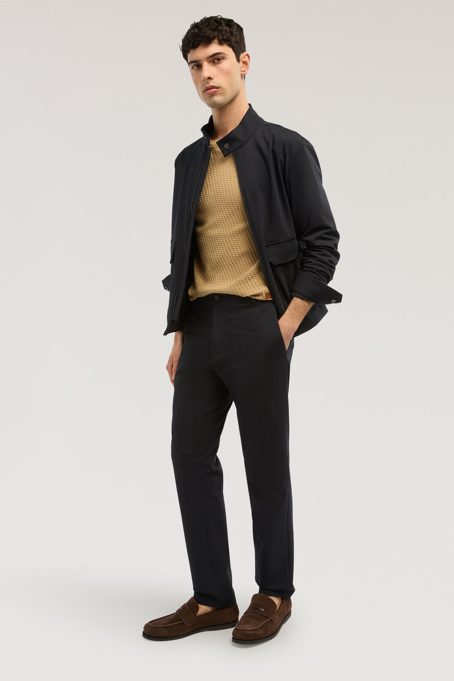 Pantaloni slim fit in viscosa 4|9c28d90b426834d3709ab5c4c9a01cf7618f7be6254c74b83def7b3f9a3f982e