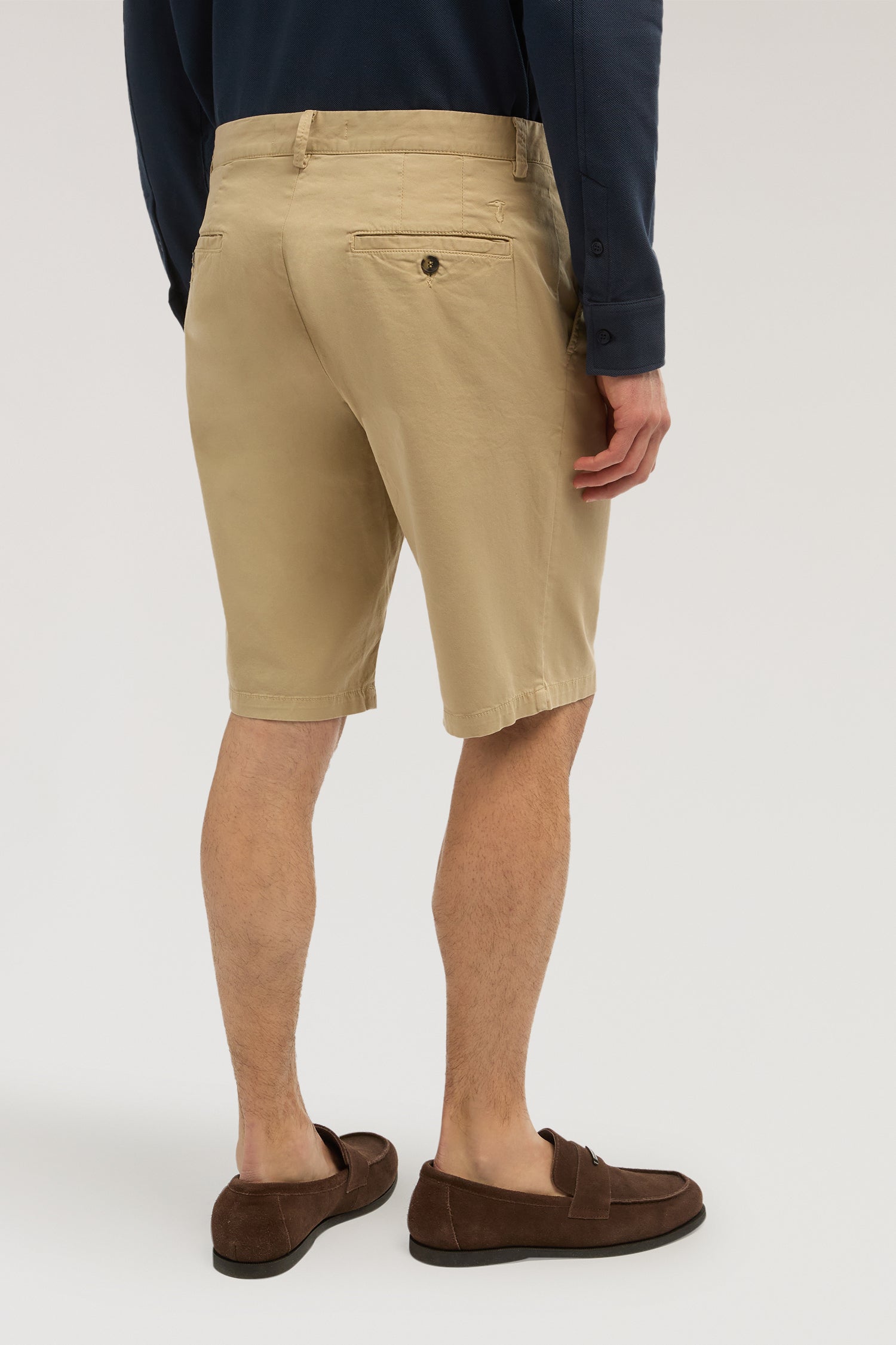 Bermuda Aviator slim fit in gabardina 2|866fc45ca83271475d59d18904d1f01405192b0f8491f38cb5cee1381fb1b985