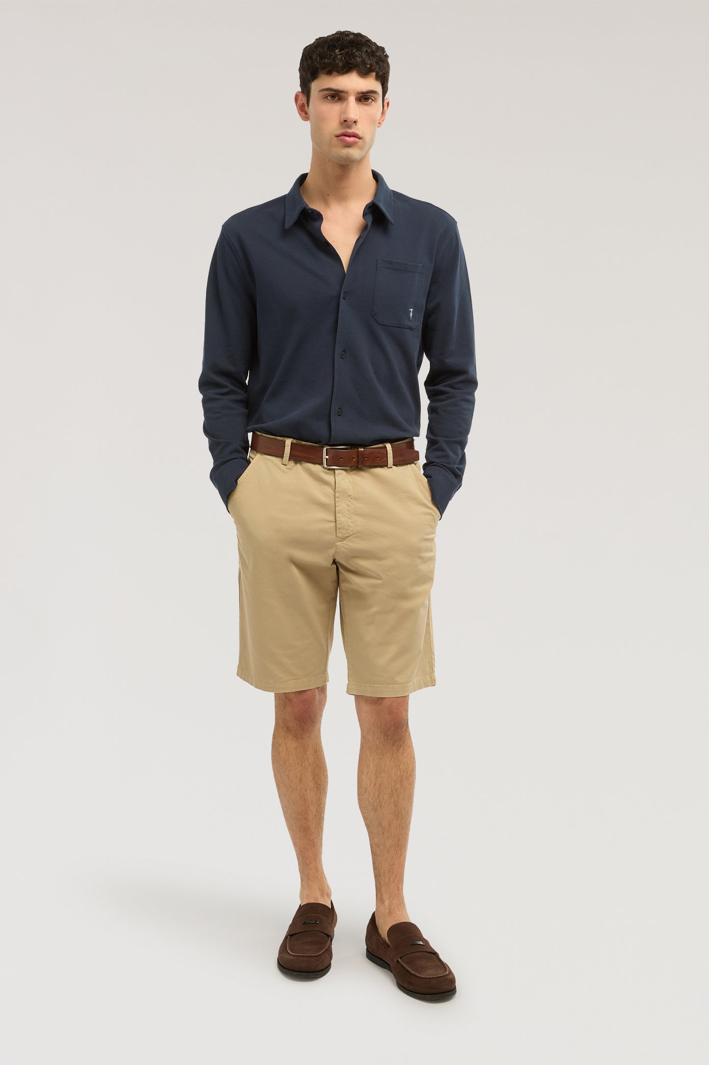 Bermuda Aviator slim fit in gabardina 4|1488d41305237226446bfb112adc743534d7081838e36570012bebee6b08b5fa