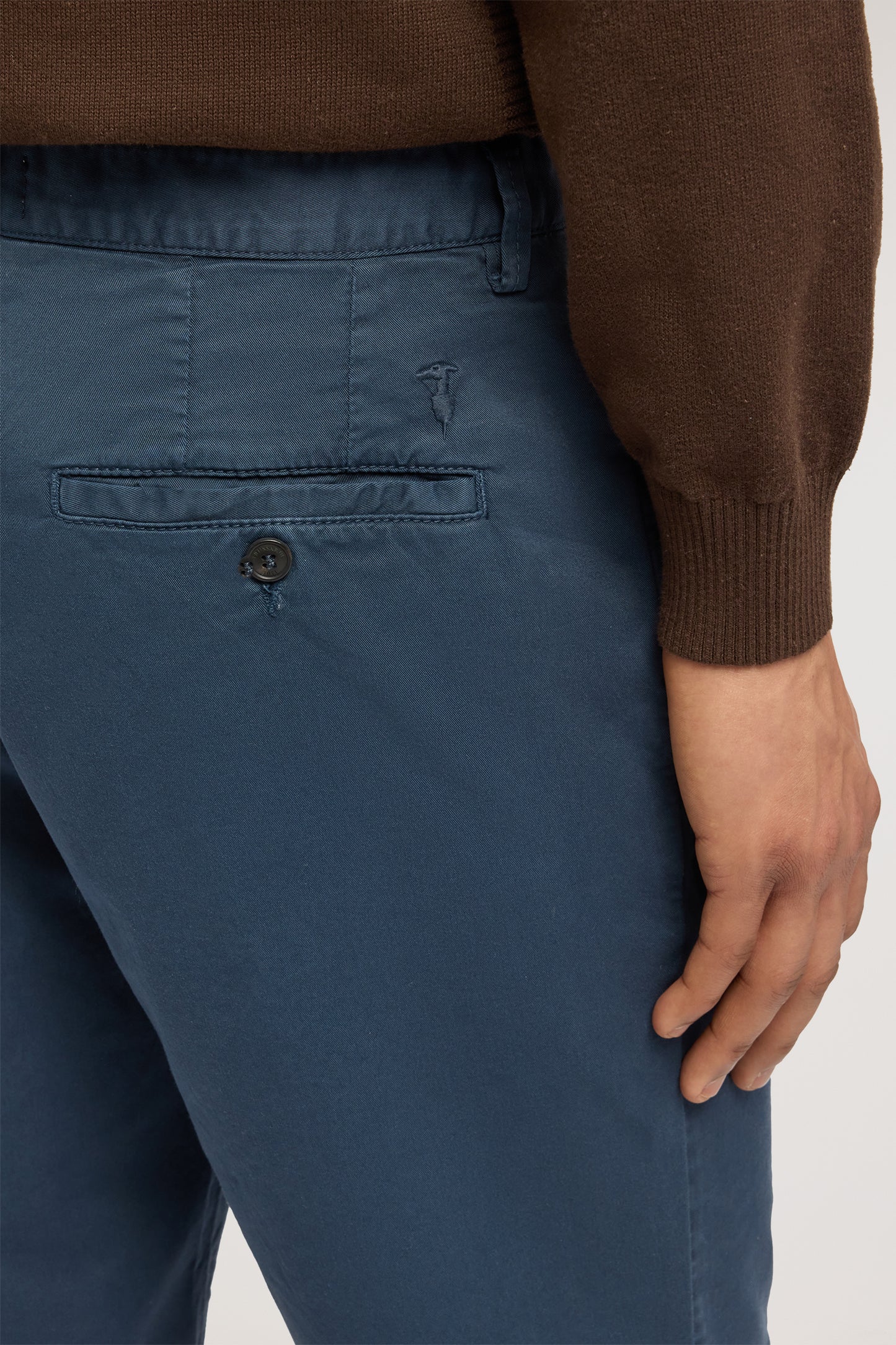 Bermuda Aviator slim fit in gabardina 3|e949937b0d42c671ba585197fa3ebeed06a274cb5c8abc0f95e4fc8682125a92