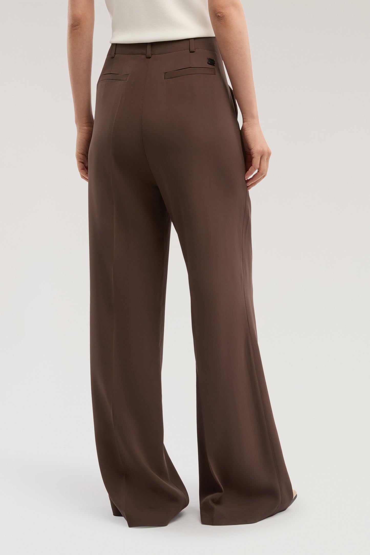 Pantaloni ampi in cady 3|3340719a4ae7524174bb84598ae202743185ade18b011f8526f46f0d8b2cb64e