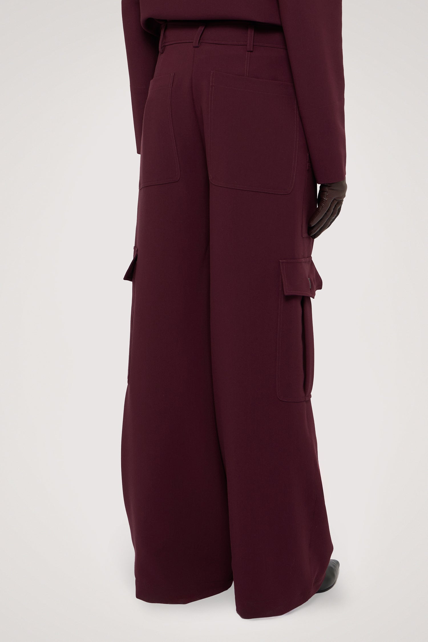 Pantalone a palazzo cargo in tessuto 2|e77892a317ef378c0a5769d1f97a6420e1de62e5f30d2a3e3044c94302857040