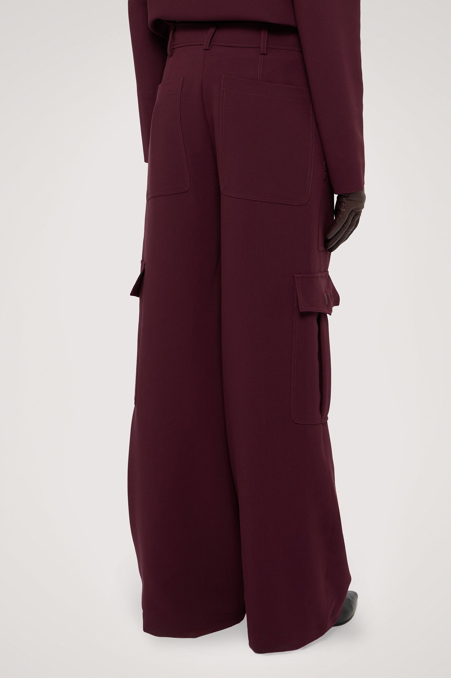 Pantalone a palazzo cargo in tessuto 2|e77892a317ef378c0a5769d1f97a6420e1de62e5f30d2a3e3044c94302857040