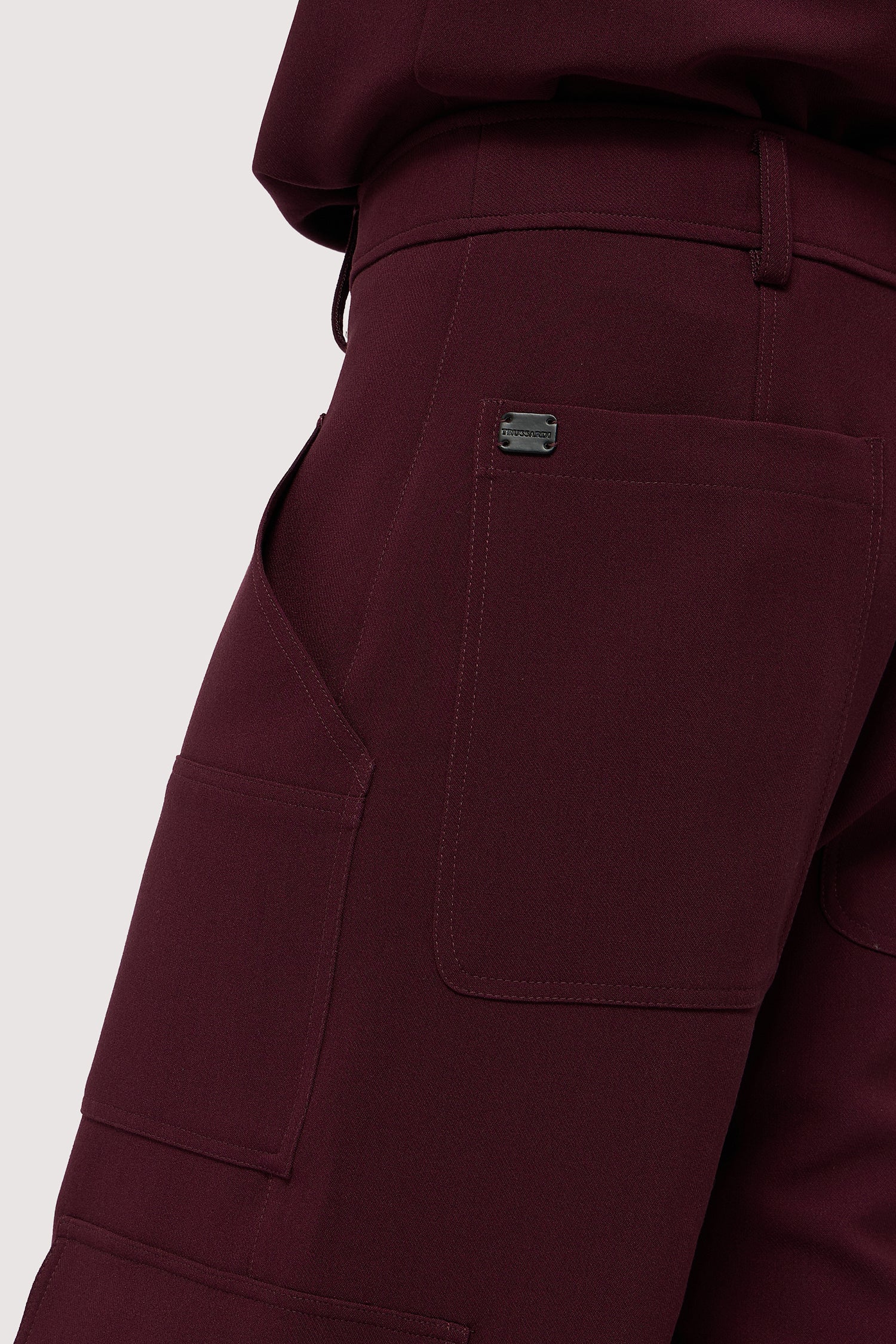 Pantalone a palazzo cargo in tessuto 3|91769e75bedd427e10d3e377bbace319d469eea24c53eabd288f432f33a9b428