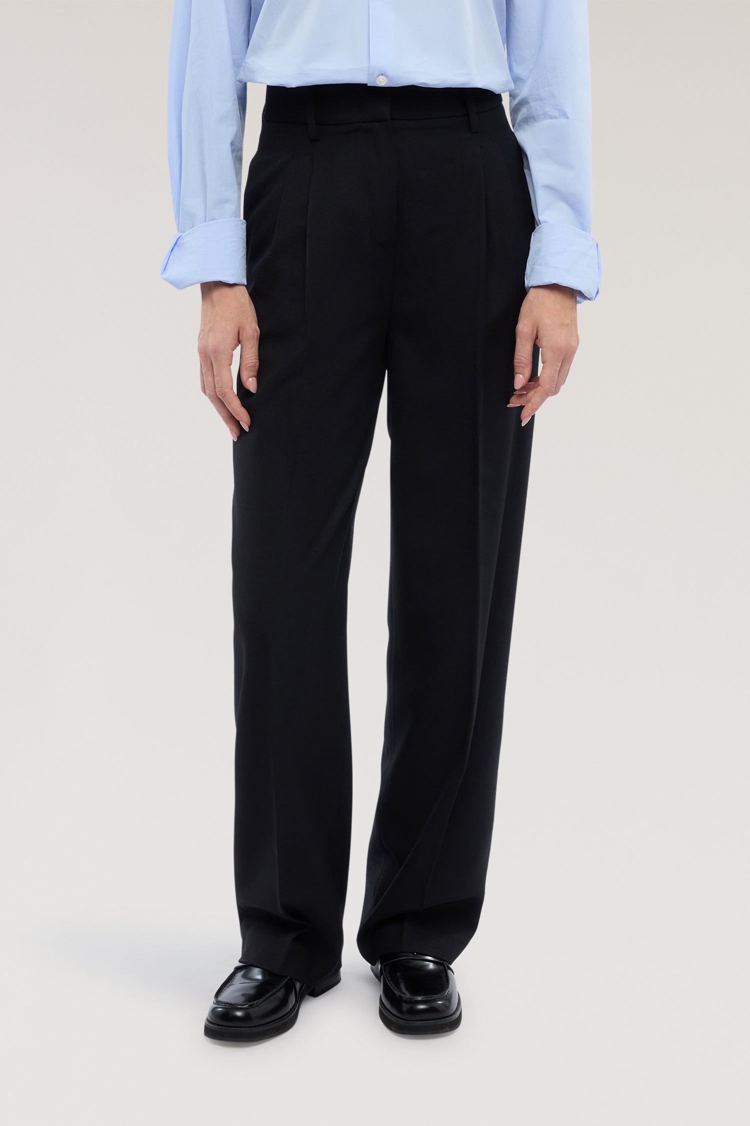 Pantaloni ampi in frescolana 1|eace58d913741bacb4d6e65e7149e865b1d8e22ae66c8b07894f4588ad37e96a