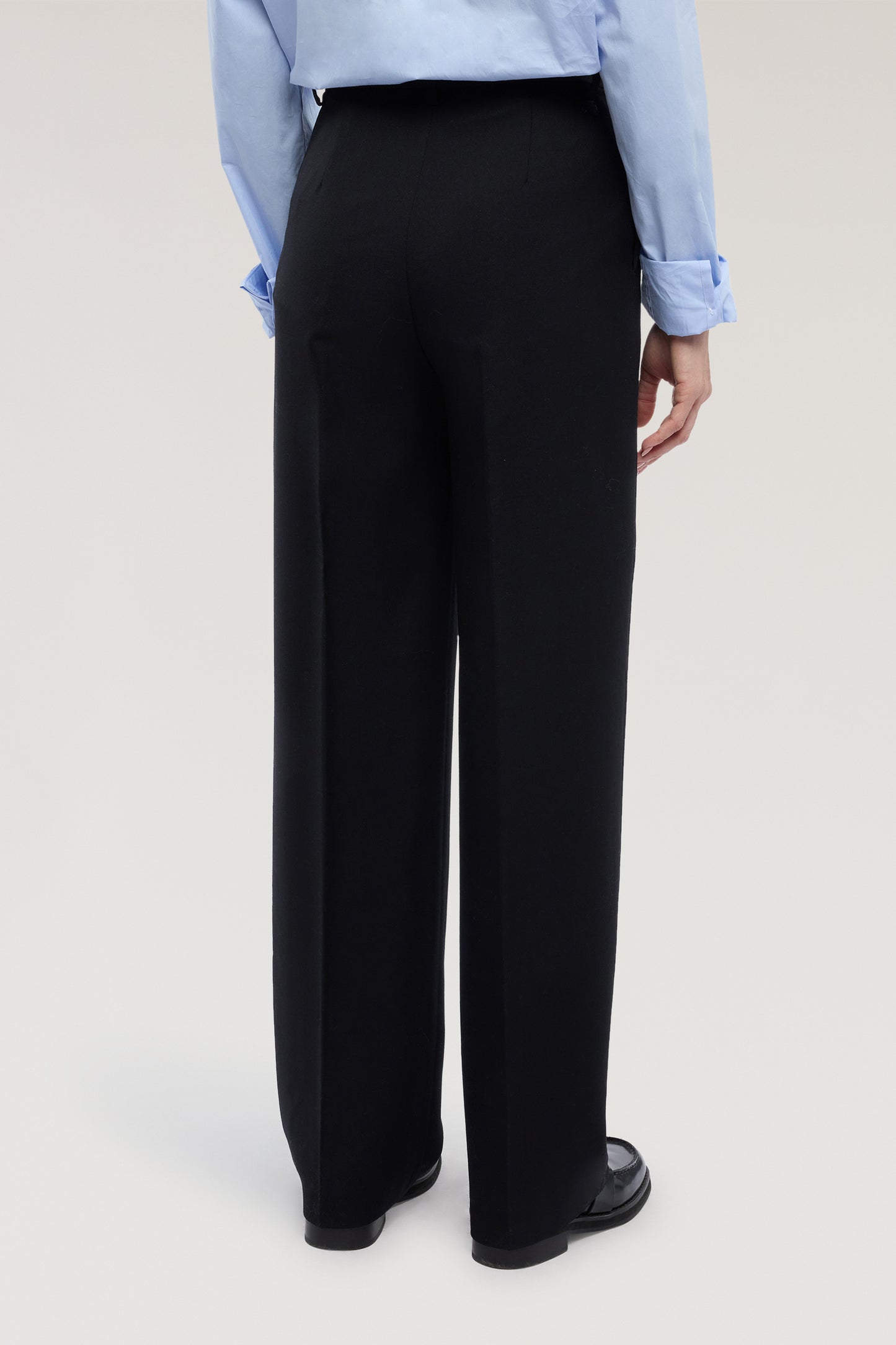 Pantaloni ampi in frescolana 3|e31ca01de4b6f45c5a7ba94ad55b6497f616ca9e7ddd571abc3a54aeeb96e51a