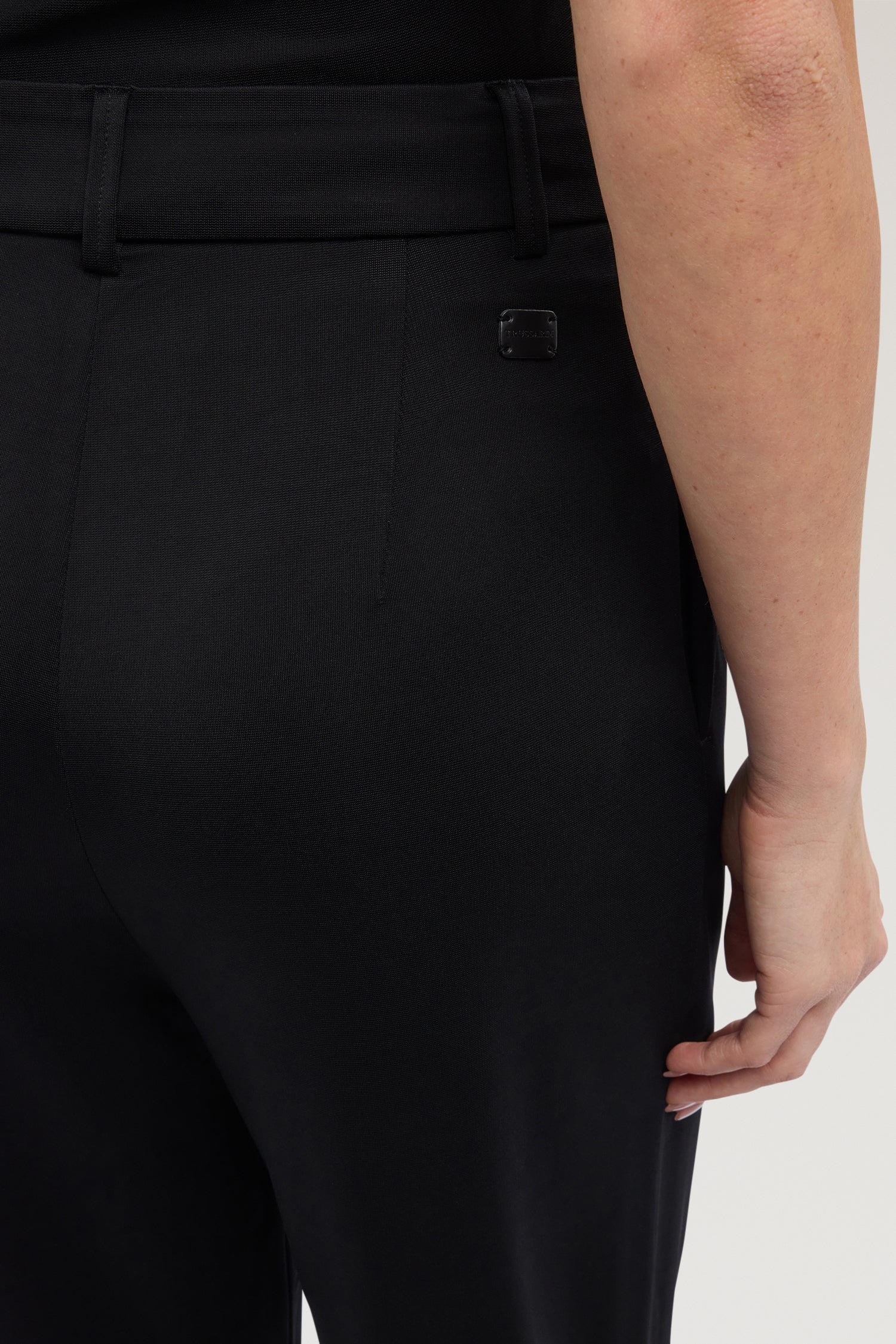 Pantaloni ampi in tessuto fluido 3|694b385672ef9e9a5f8665a783a1885ebf328c05122eac42d7e02ffda035dd61