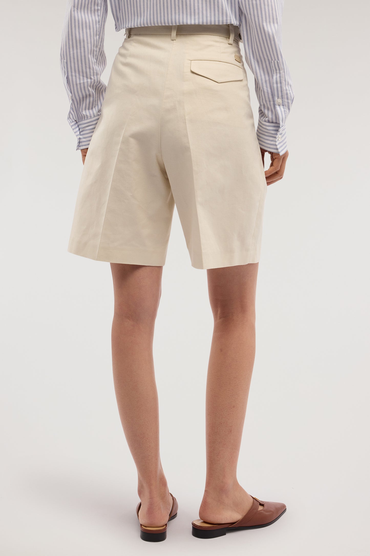 Bermuda in cotone e lino 3|56037444bc5d0d2b1642a2ca2ae314a17a1c0438ce08fdb5609f301a4ff91dd1