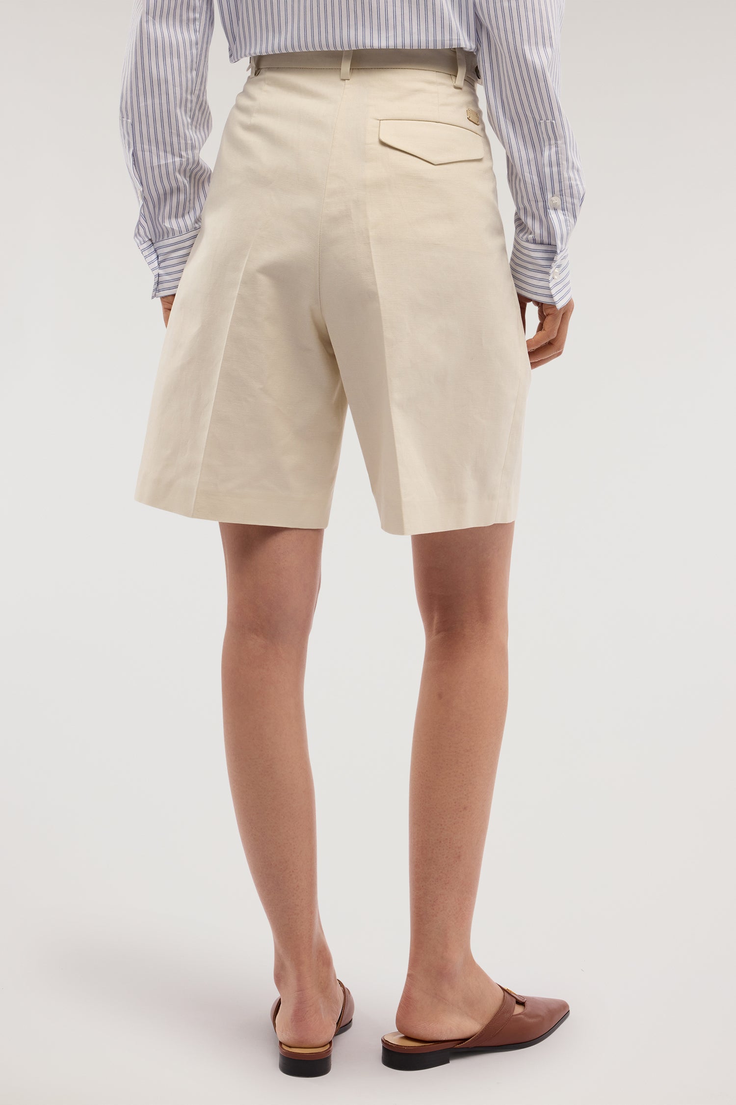 Bermuda in cotone e lino 3|56037444bc5d0d2b1642a2ca2ae314a17a1c0438ce08fdb5609f301a4ff91dd1