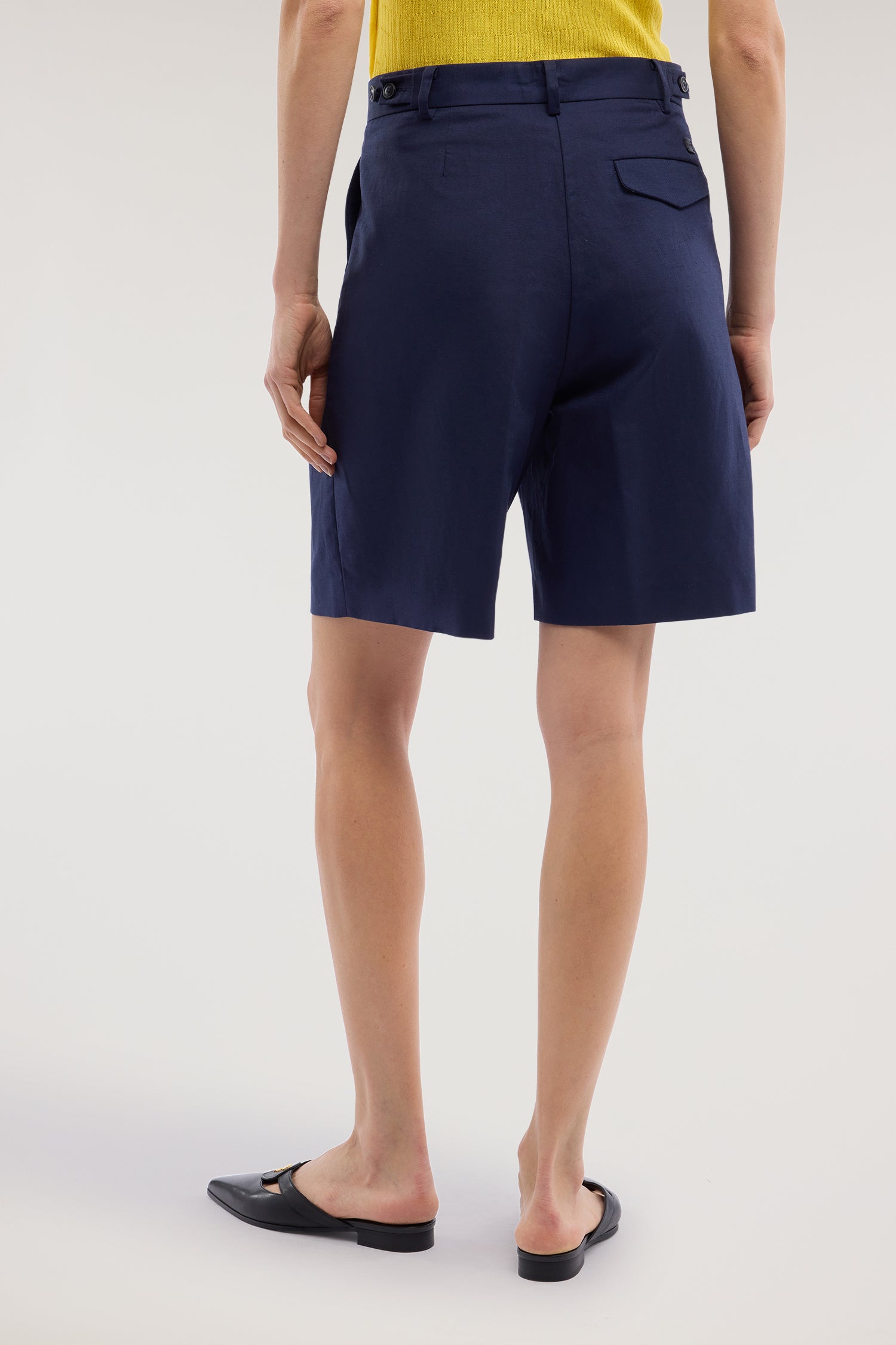 Bermuda in cotone e lino 2|4f22d22c8e9c50cbcd61087944188534bbe95667a1419f7919e9d558c18c4b14