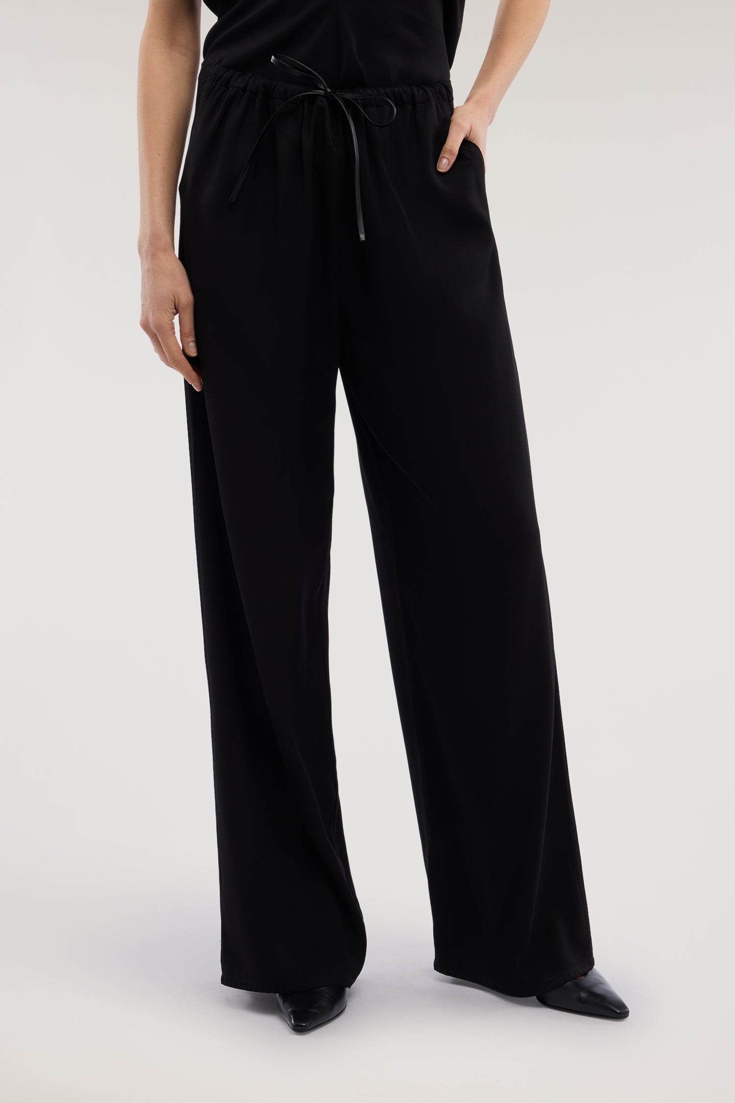 Pantaloni palazzo in twill di viscosa 2|deaed2a89d6421a80eba16e3c0da9744ae25537d6abcbc324f22c9ddc166516c