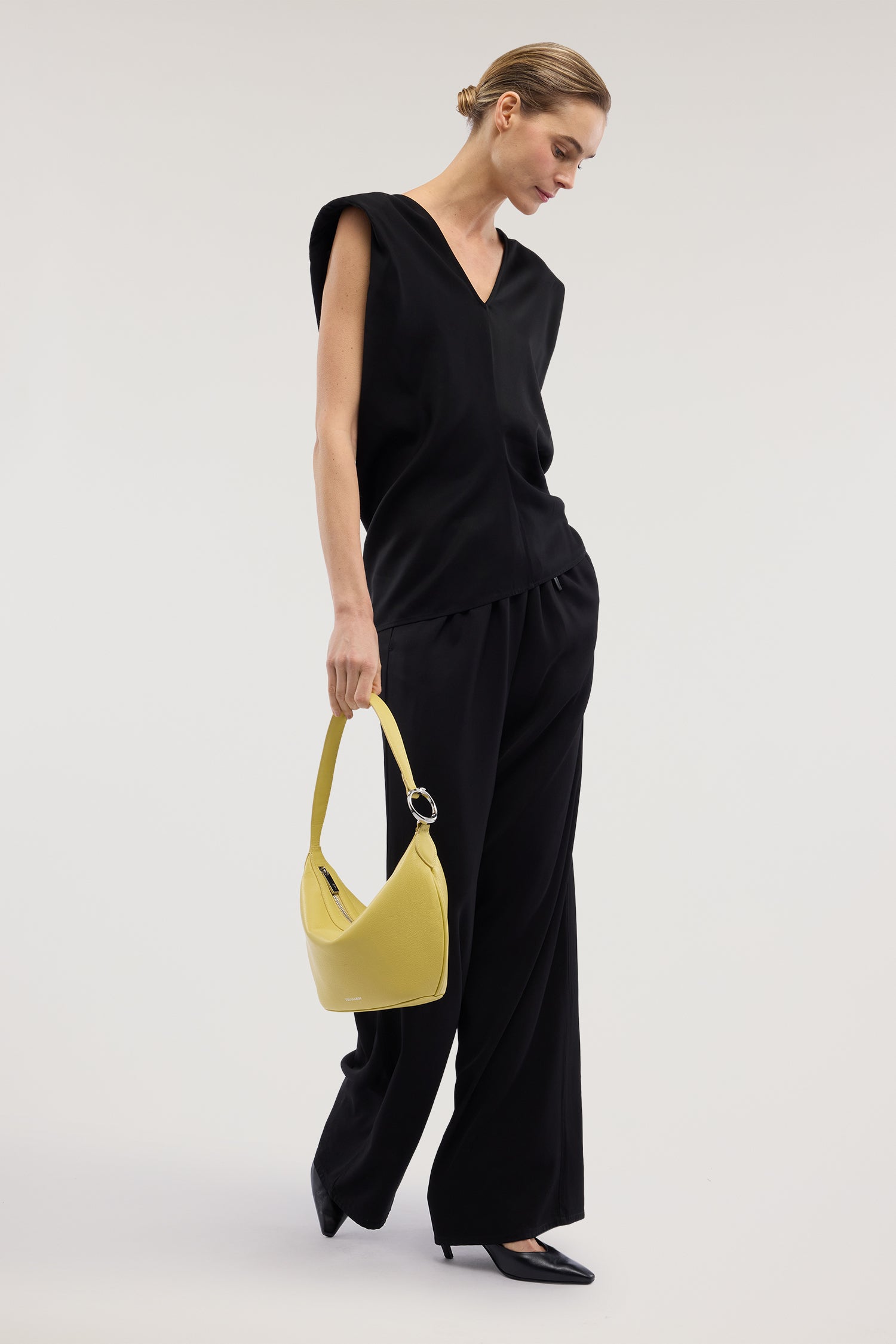 Pantaloni palazzo in twill di viscosa 1|42975d5c884e1b2ba6dbde33b5c3fdcc4aa28736023f6558a3e4d4c2b090352b