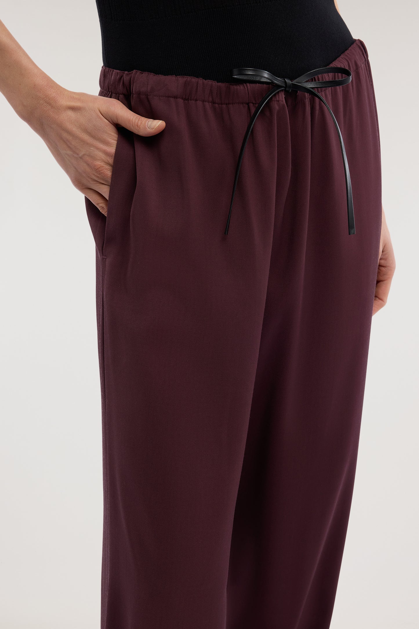 Pantaloni palazzo in twill di viscosa 4|0013414de366a4d9e748e91d5dcc0ba76631451e663fc3843c2be9fe3e0ce911