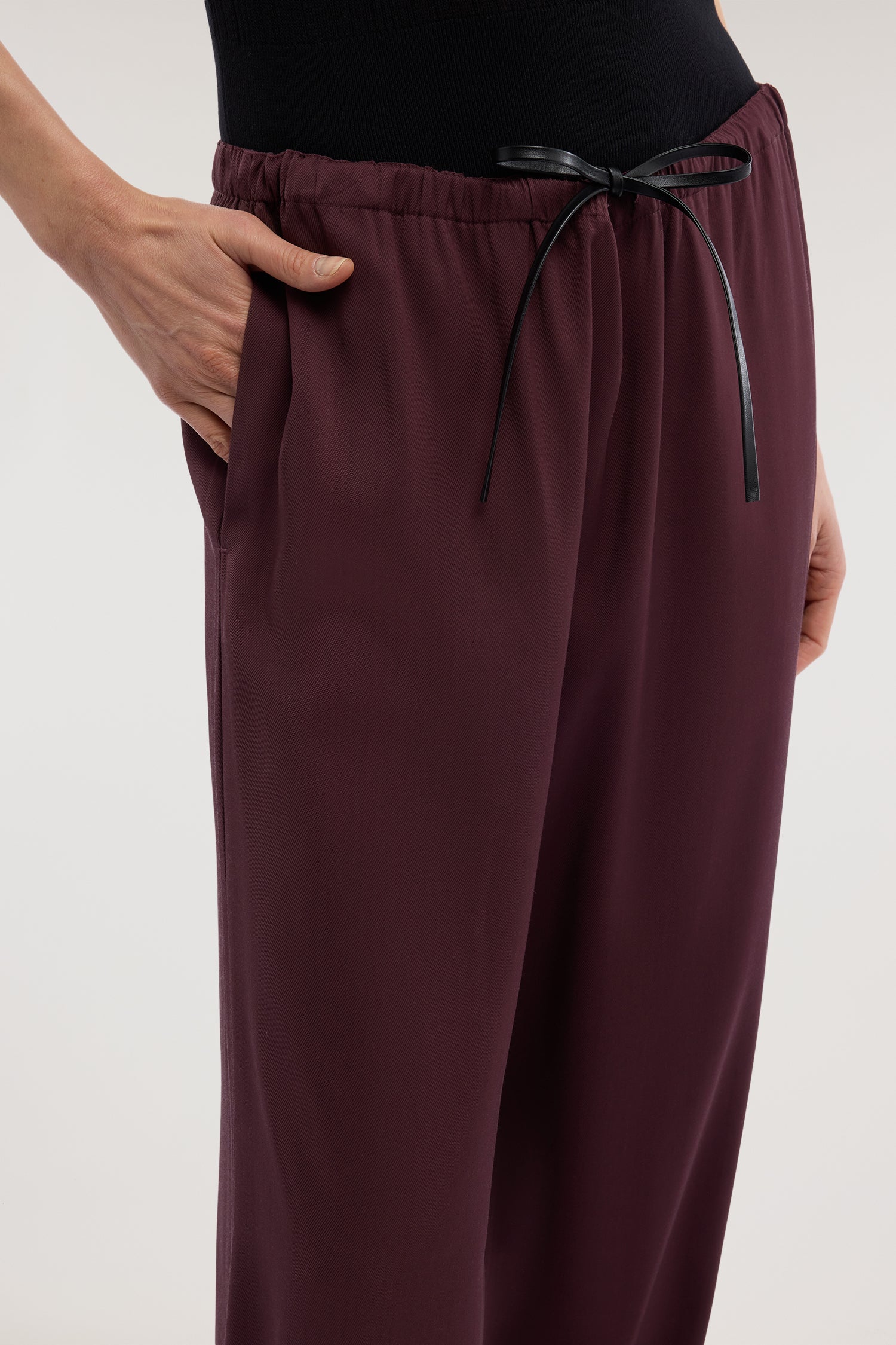 Pantaloni palazzo in twill di viscosa 4|0013414de366a4d9e748e91d5dcc0ba76631451e663fc3843c2be9fe3e0ce911