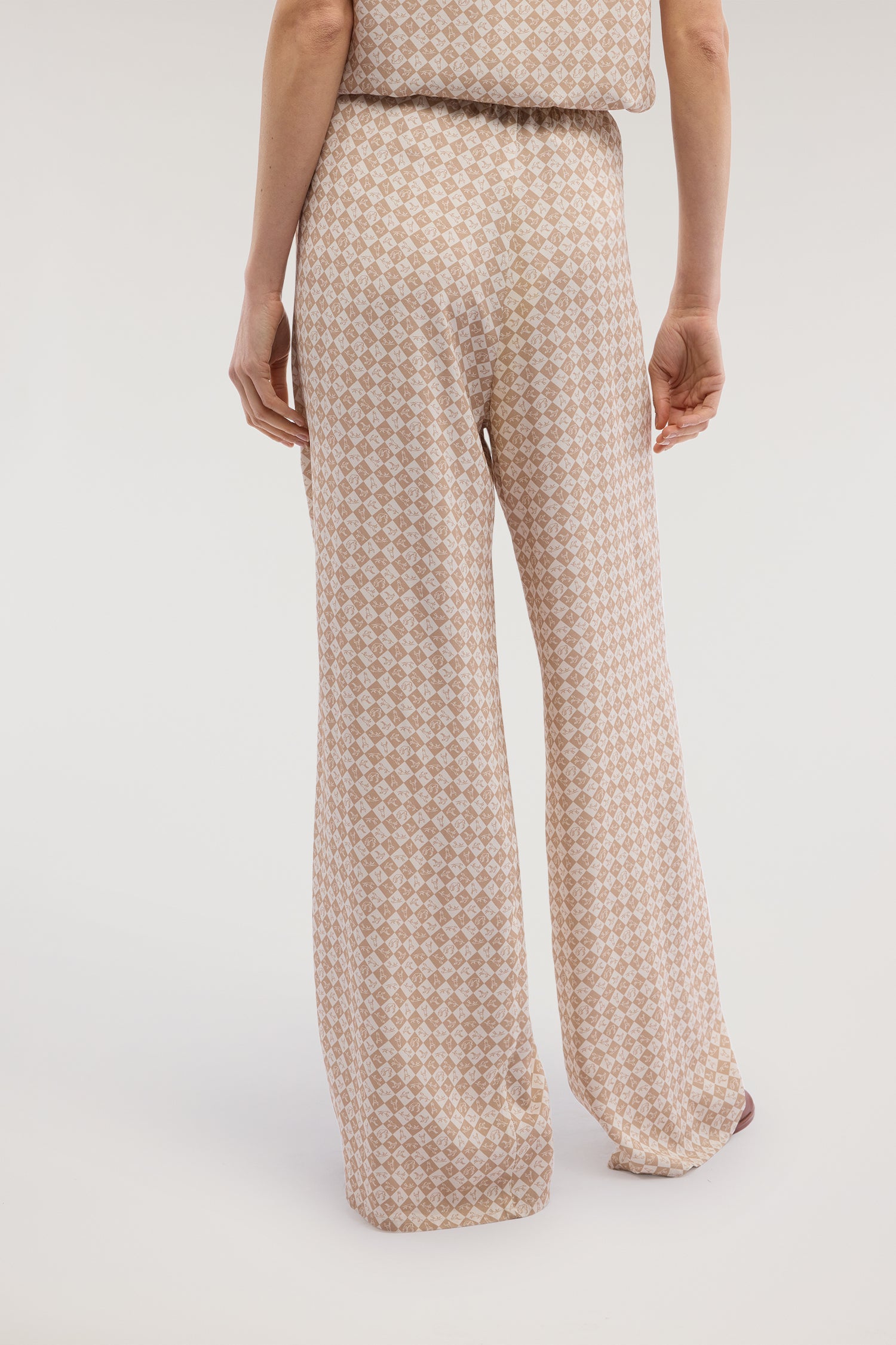 Pantaloni ampi con stampa in twill viscosa 2|c134697217d727b65c5c446d73eaa000bb76edc84368158267534acd513a6e25