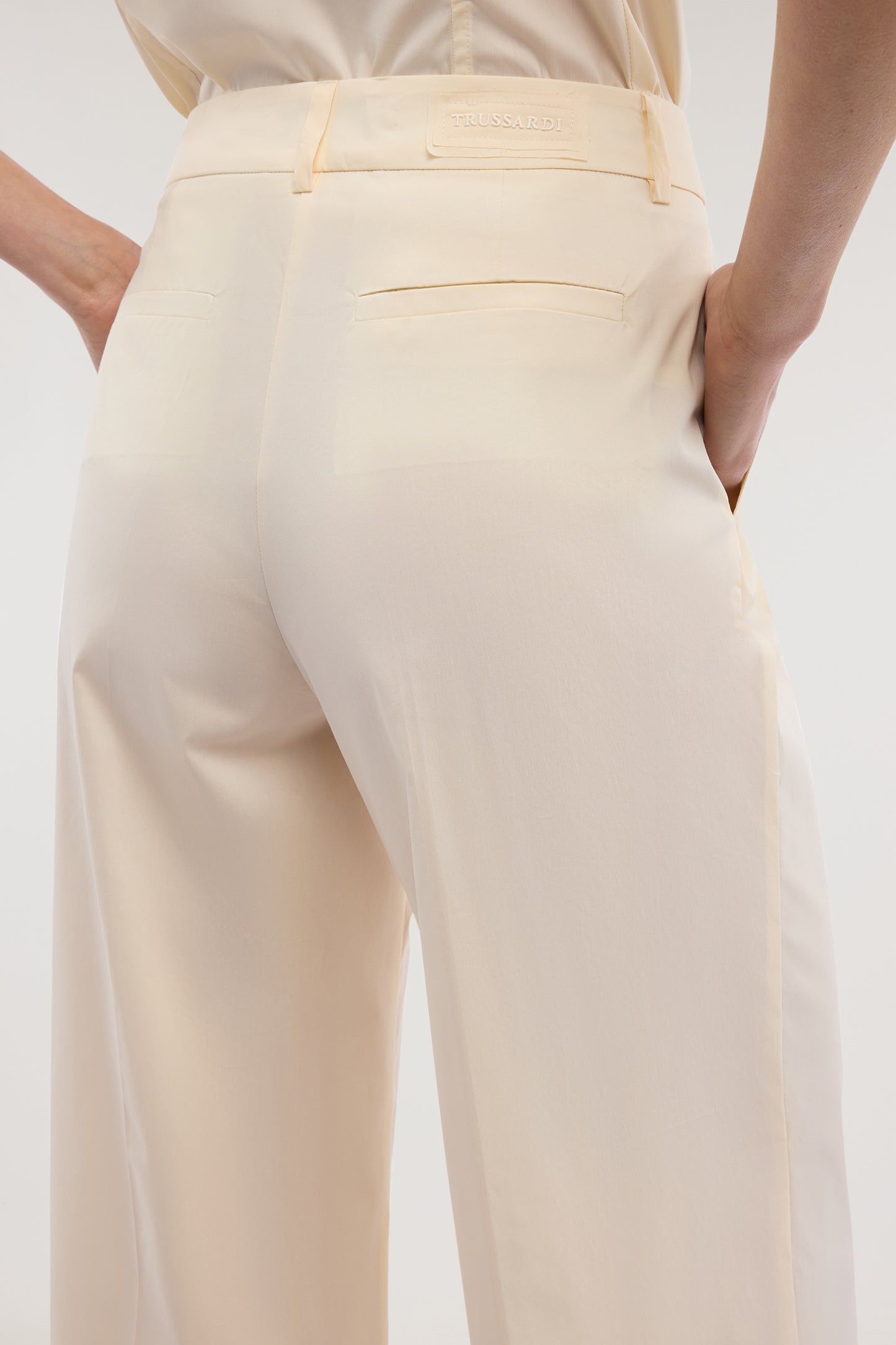 Pantaloni ampi in cotone leggero 3|3ecb6aaa15b10fac60bebf22deeb0c023390fba69237fb01a8516daa0f7f8b5b