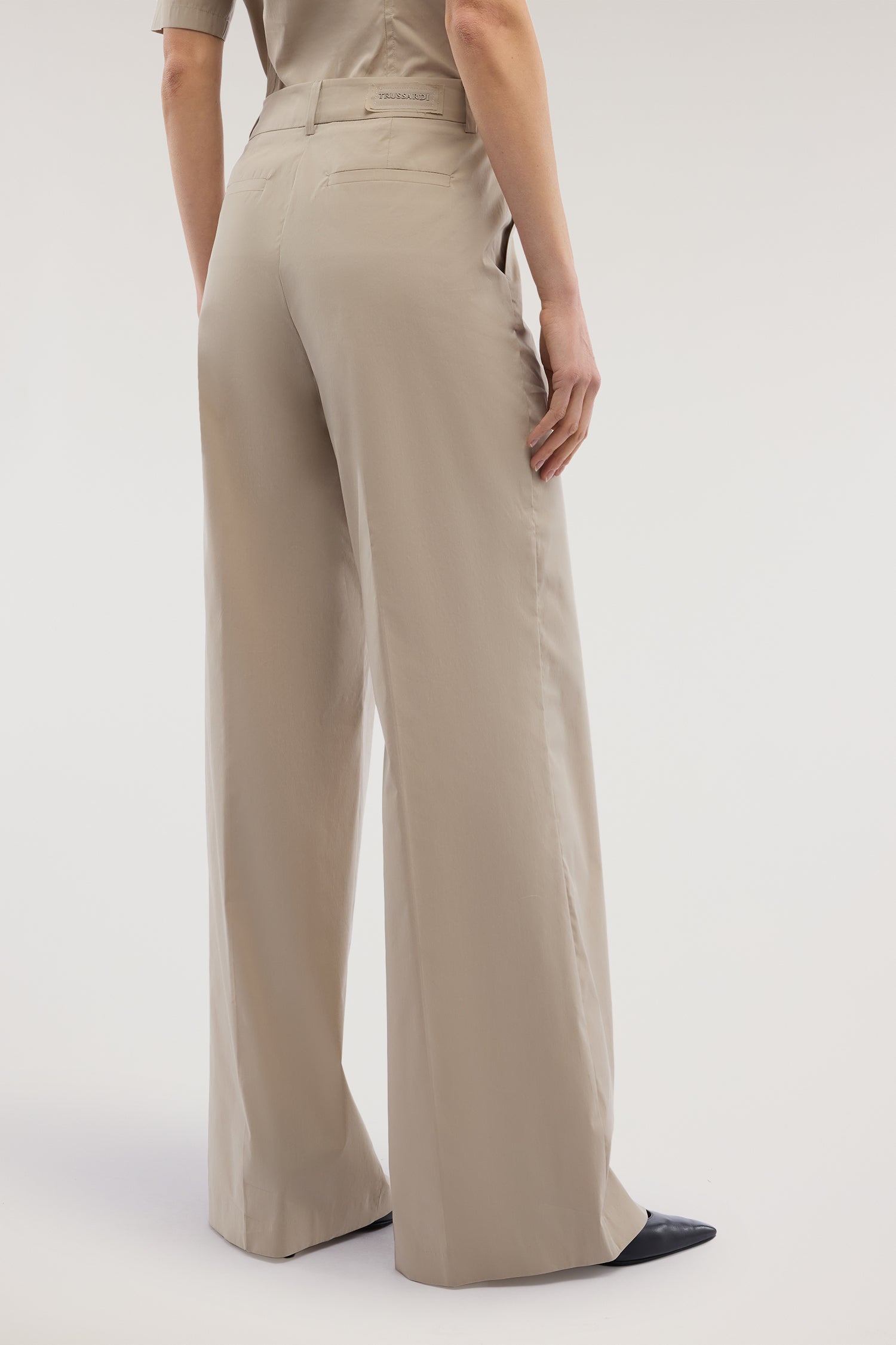 Pantaloni ampi in cotone leggero 2|030eb84bdd36092249e23fa5c86c614a932e4e1139372e21e9be02b1c9d50c4b