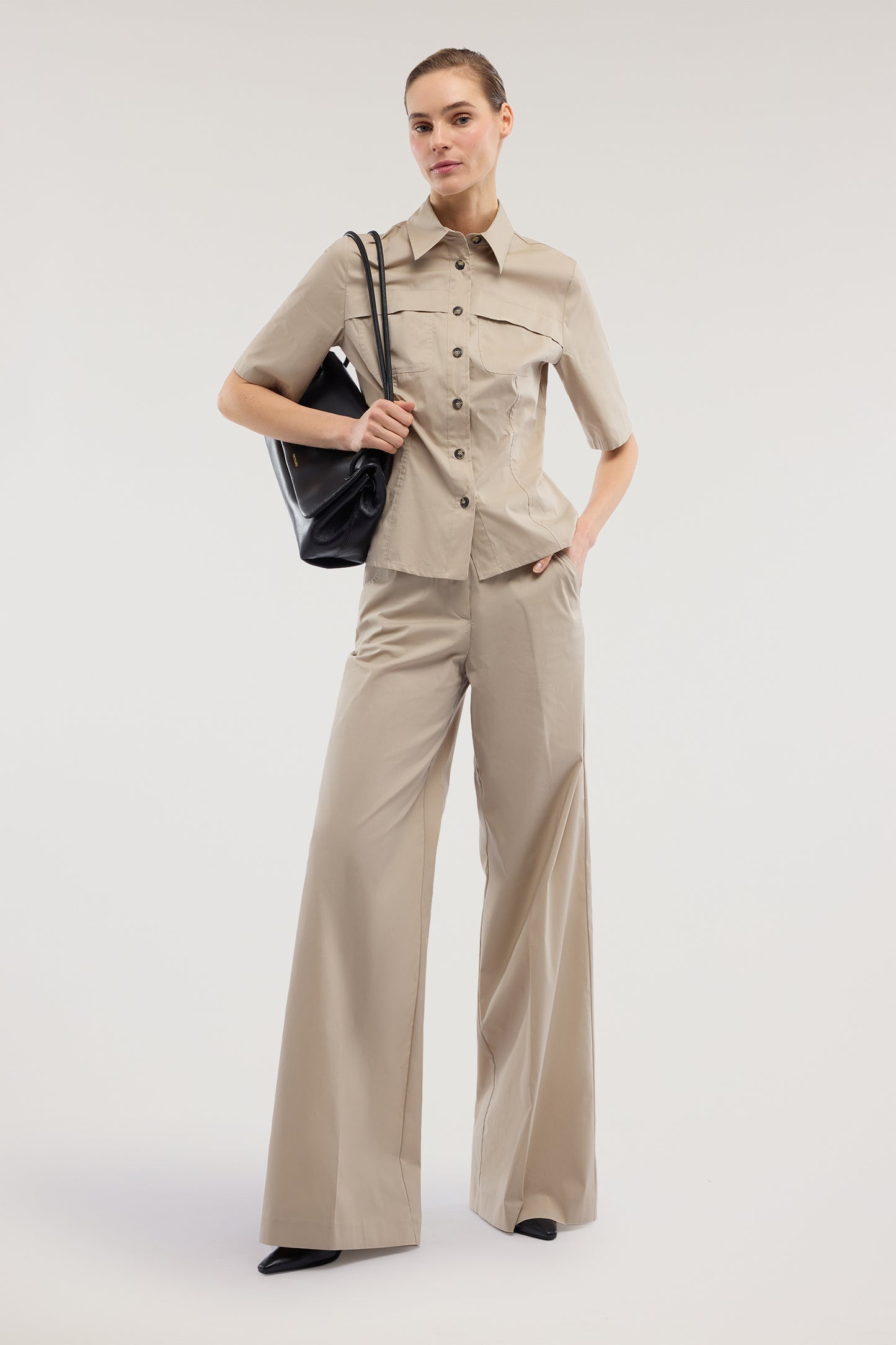 Pantaloni ampi in cotone leggero 4|7a5e4aa7d74015526910816728cb1aadeede31a1afe10fec8d26ed0ea18b47a0