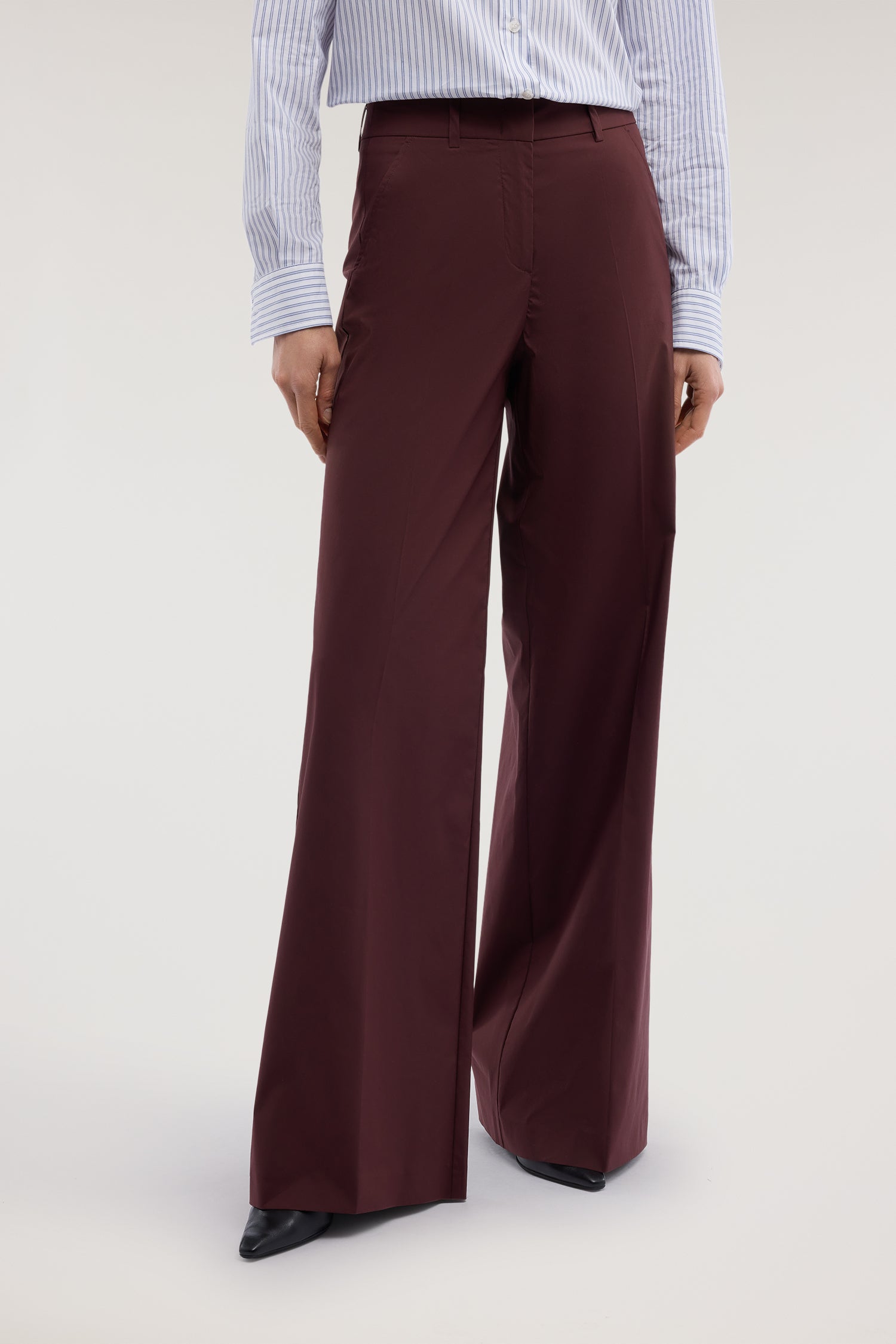Pantaloni ampi in cotone leggero 1|14788d07e62d25c1fdb5e771658369ef27957e30d7f1de92e1c36c3ee434c471