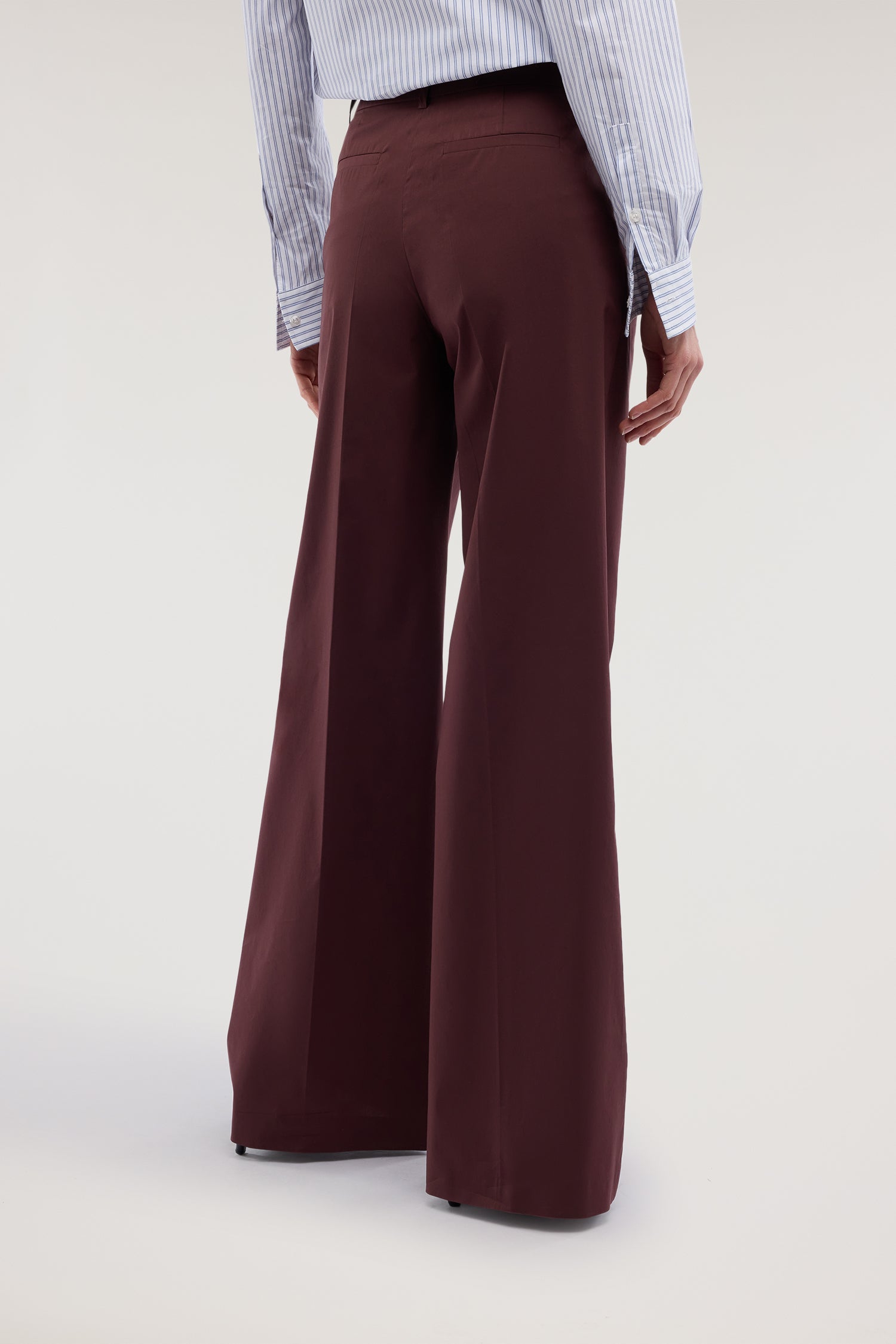 Pantaloni ampi in cotone leggero 2|237a452d4b0ad5a6fcce90f18891b3079c04c857bdaa10ea91d15b2b020fd0f9