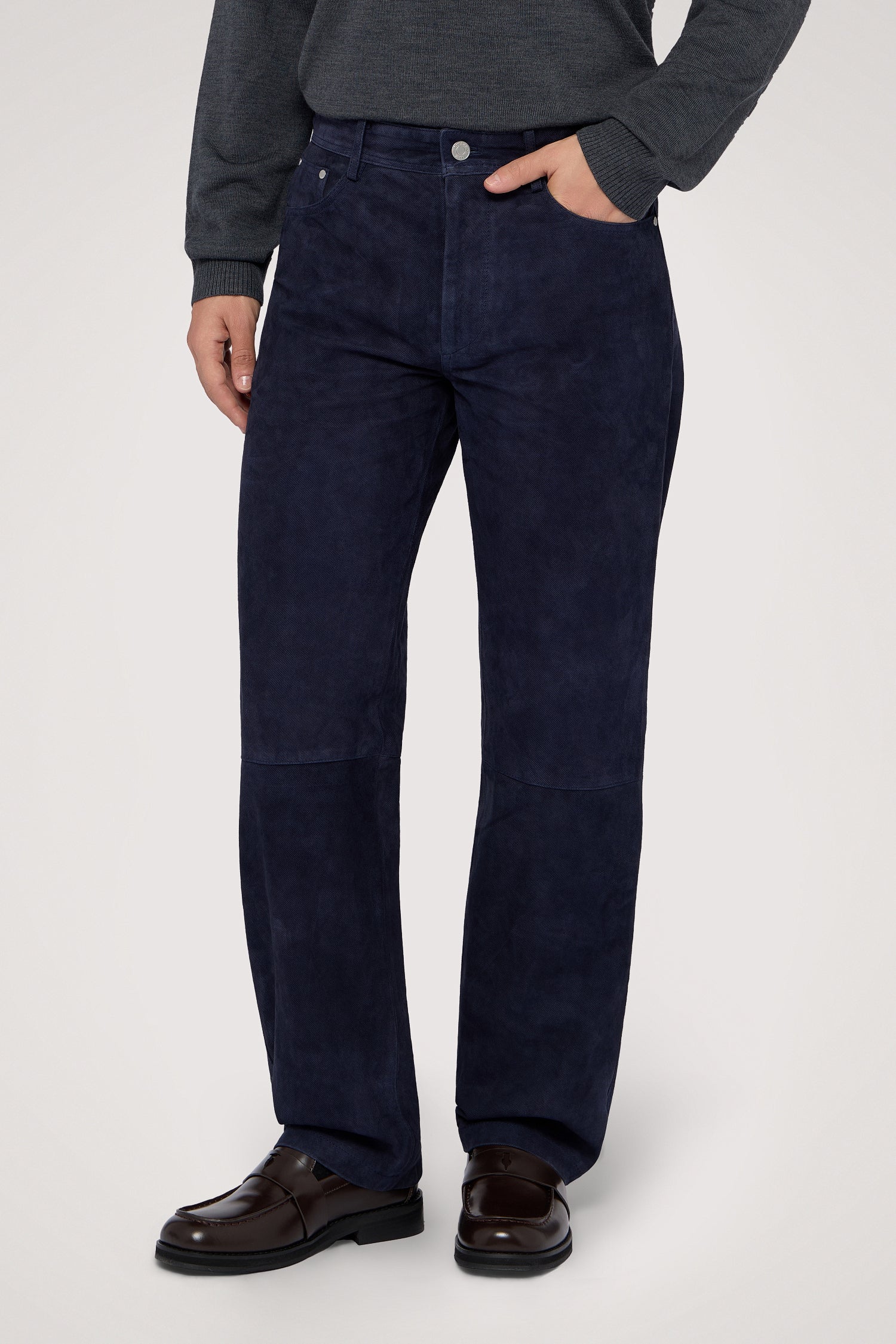 Pantaloni Straight 390 5 tasche in suede effetto denim 1|2240107aaa17e24fc082943ff410fd705d27eeb3720909f1ba7028260287cd7a