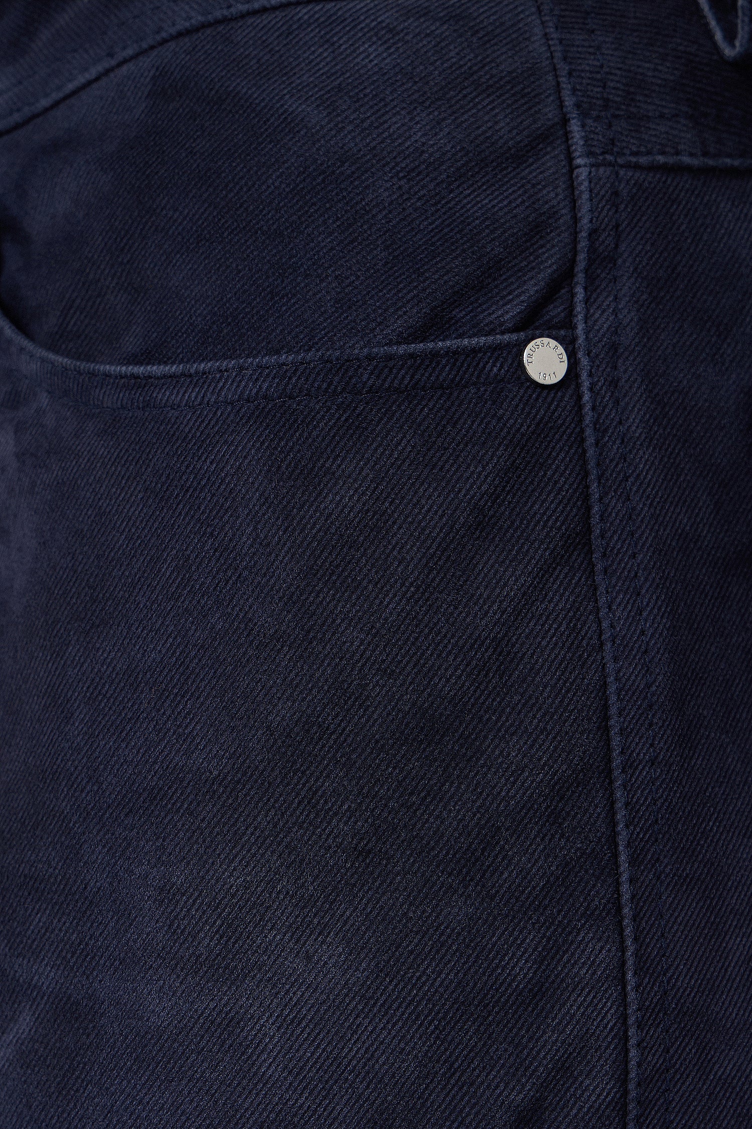 Pantaloni Straight 390 5 tasche in suede effetto denim 3|62949d7379a1927de4e05158e944b0b09bdf6d7356a61f7bf159e29a4763a231