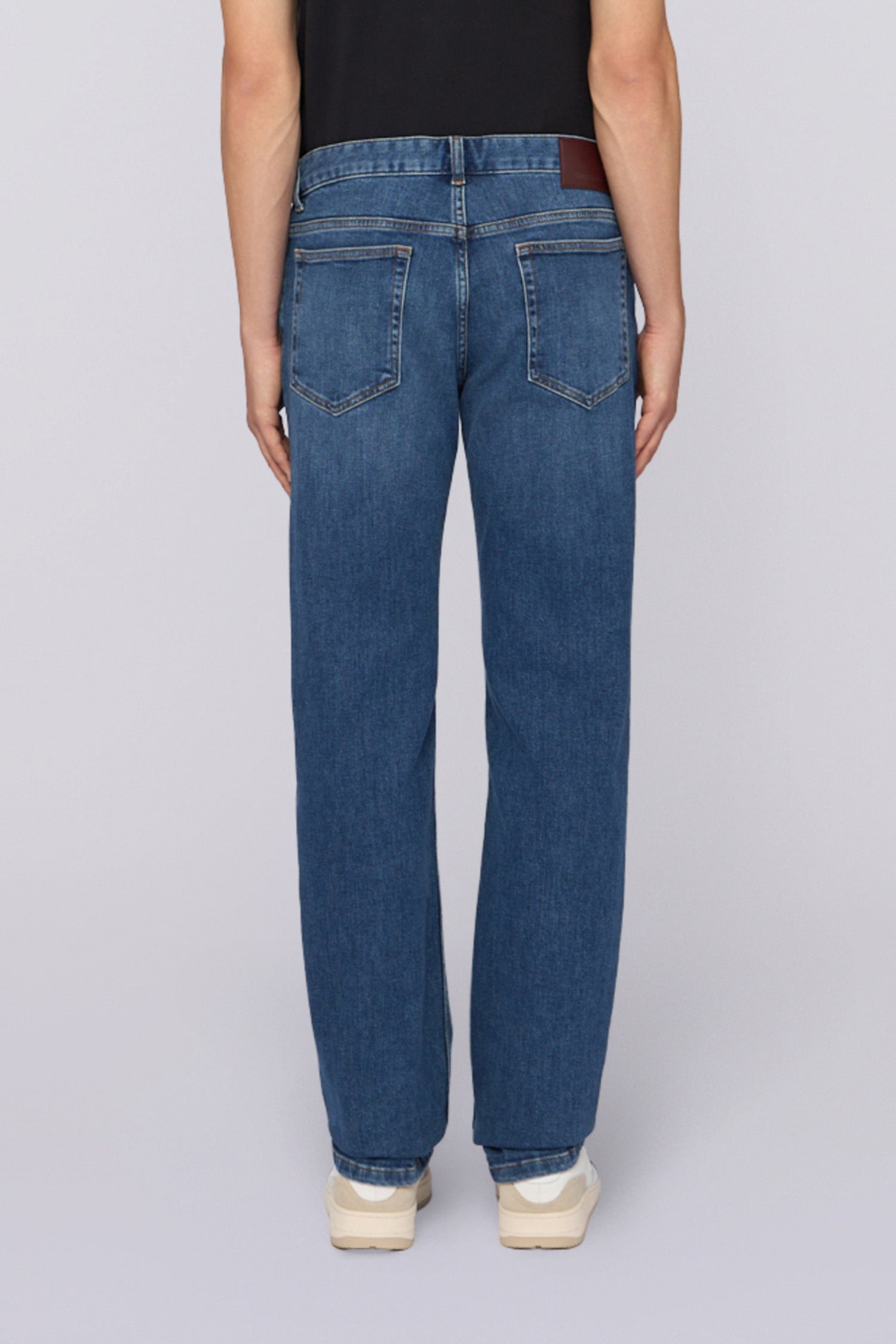 Jeans 370 slim fit in denim super stone washed 2|b306a9964f8ea0cec40bf4a4c0754119eb6e676183819a6ae5b87d216360a16a
