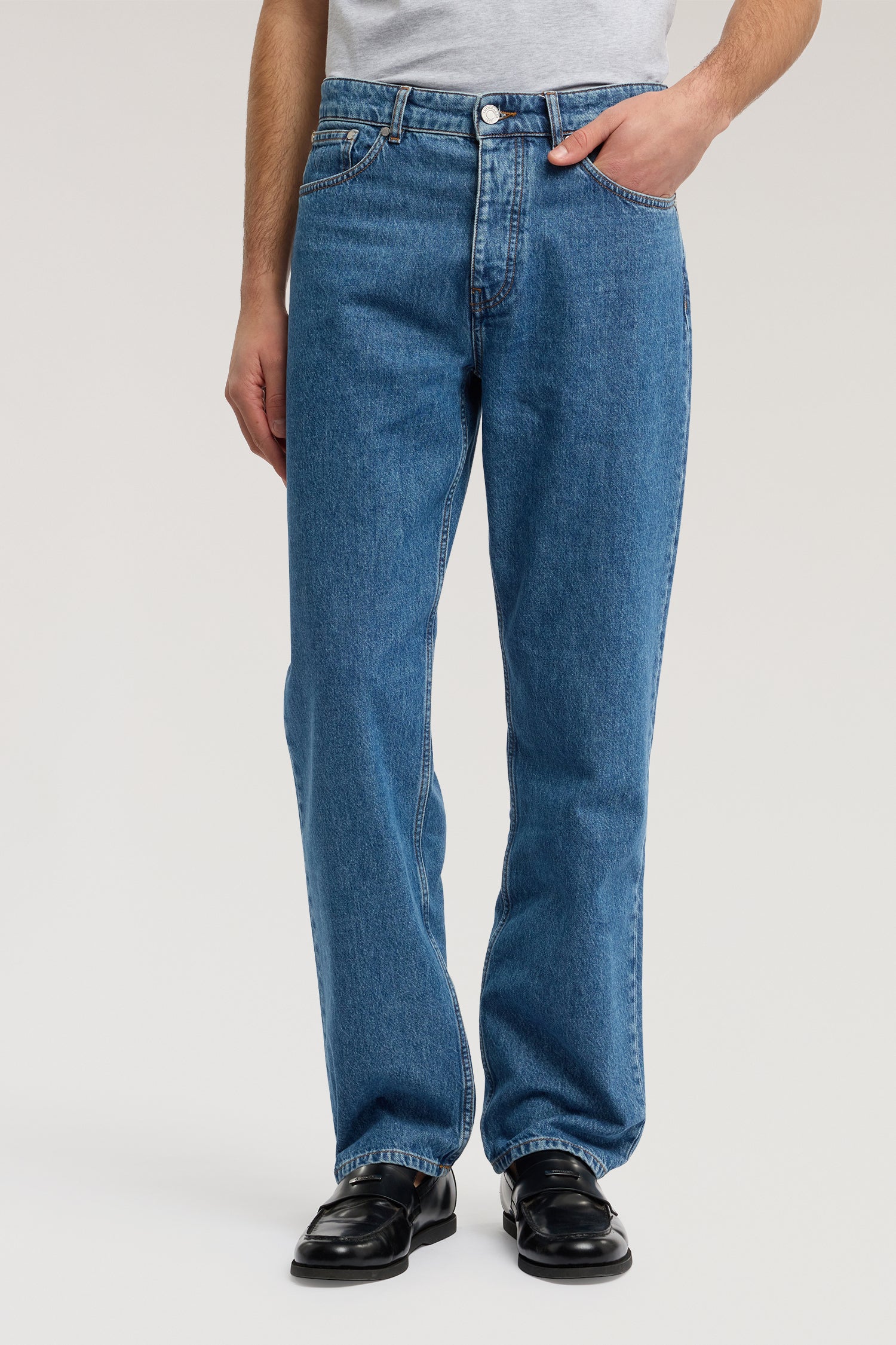 390 Straight – Jeans in Denim Comfort 1|98aa4e7a1598cb2a172679609a3a781316ec36e4766304df2c40cb33d2c16254