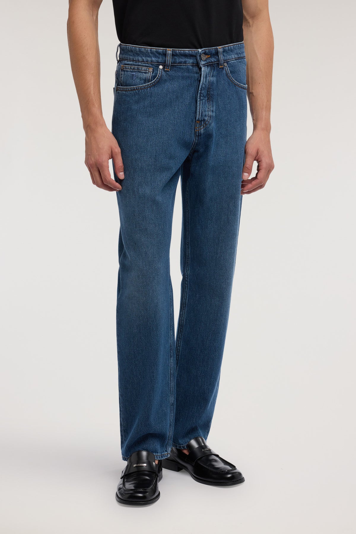 390 Straight - Jeans in Denim Stonewashed 1|ef98a4a9d42ab4c3f468a756a1925309279d6616e71618fc7e25590481d9126f