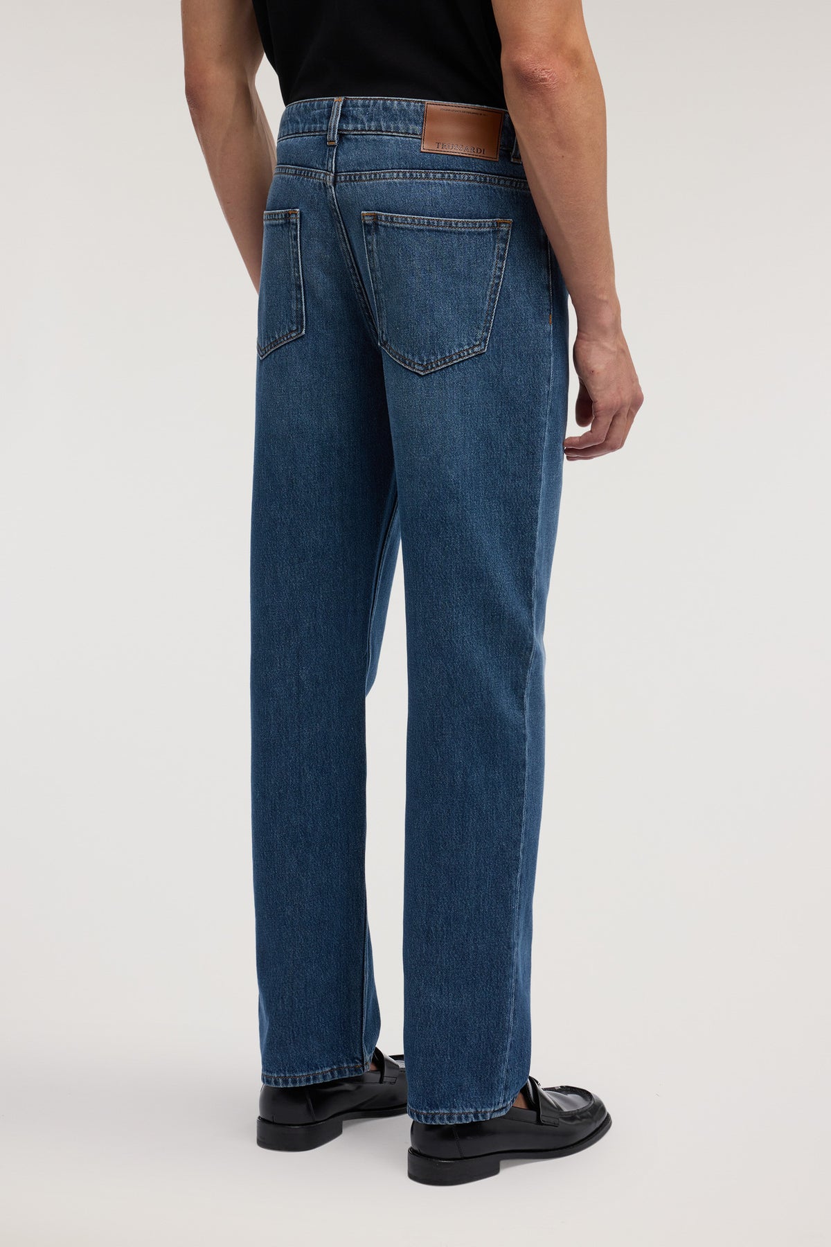 390 Straight - Jeans in Denim Stonewashed 2|e0e0c7876141a5f135f953d2ba48b3d9c0c24ac91c8251856ab140433b3b71a9