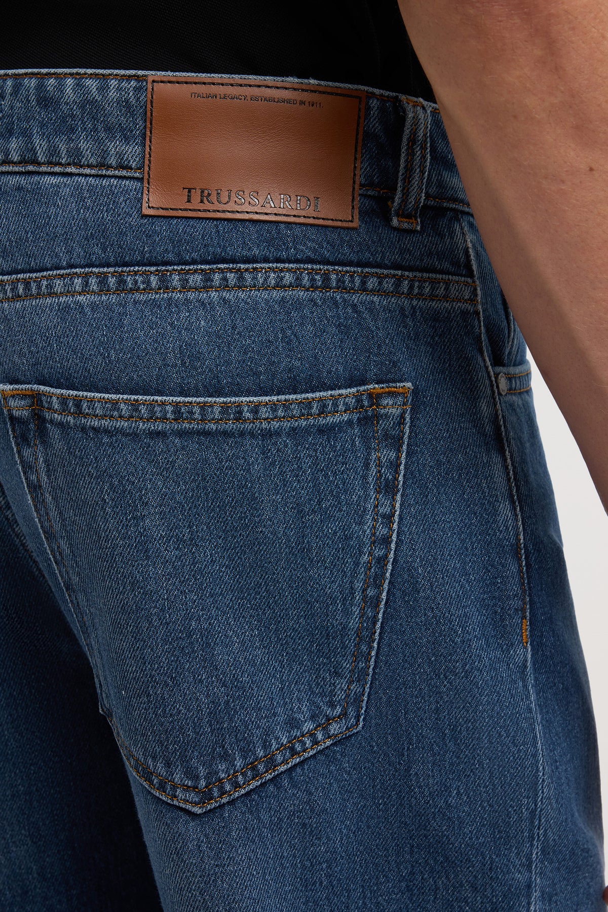 390 Straight - Jeans in Denim Stonewashed 3|9df16bca4537c7adc491c832363c59b9c532b691b16e84ced11e01c42c6df136