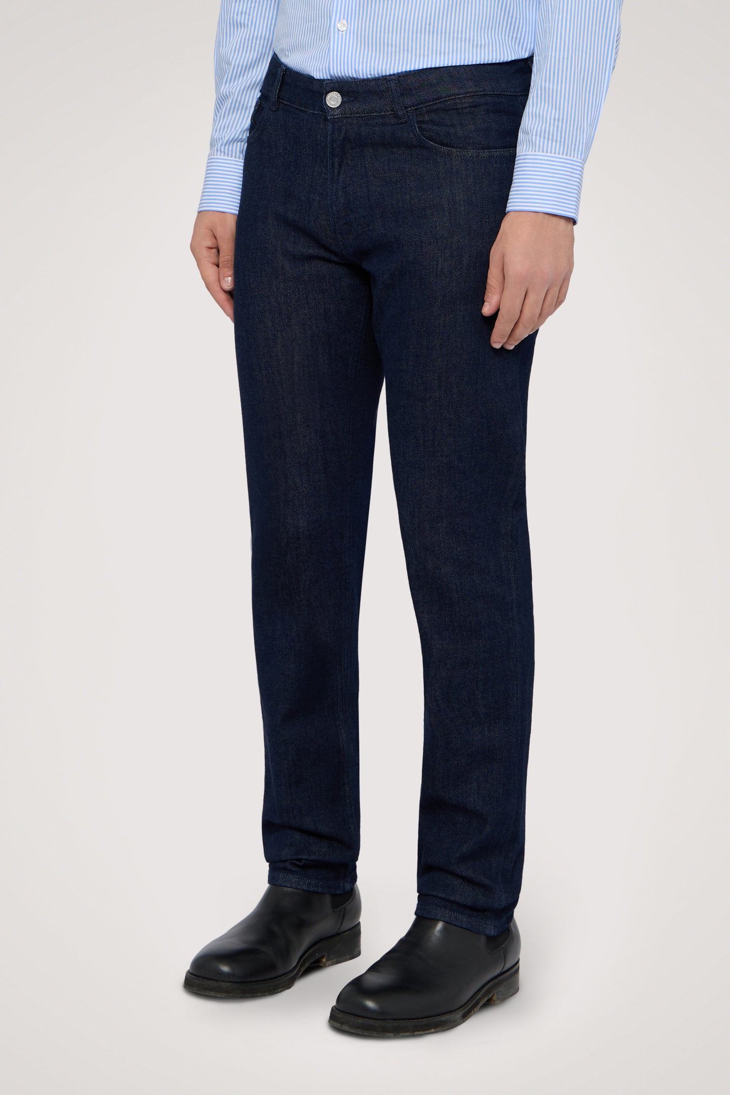 Jeans Slim 370 in denim rinse 1|f28248e9640125186cdcd25dbf71c37c04986bef83190554e6233d40ed095a8c