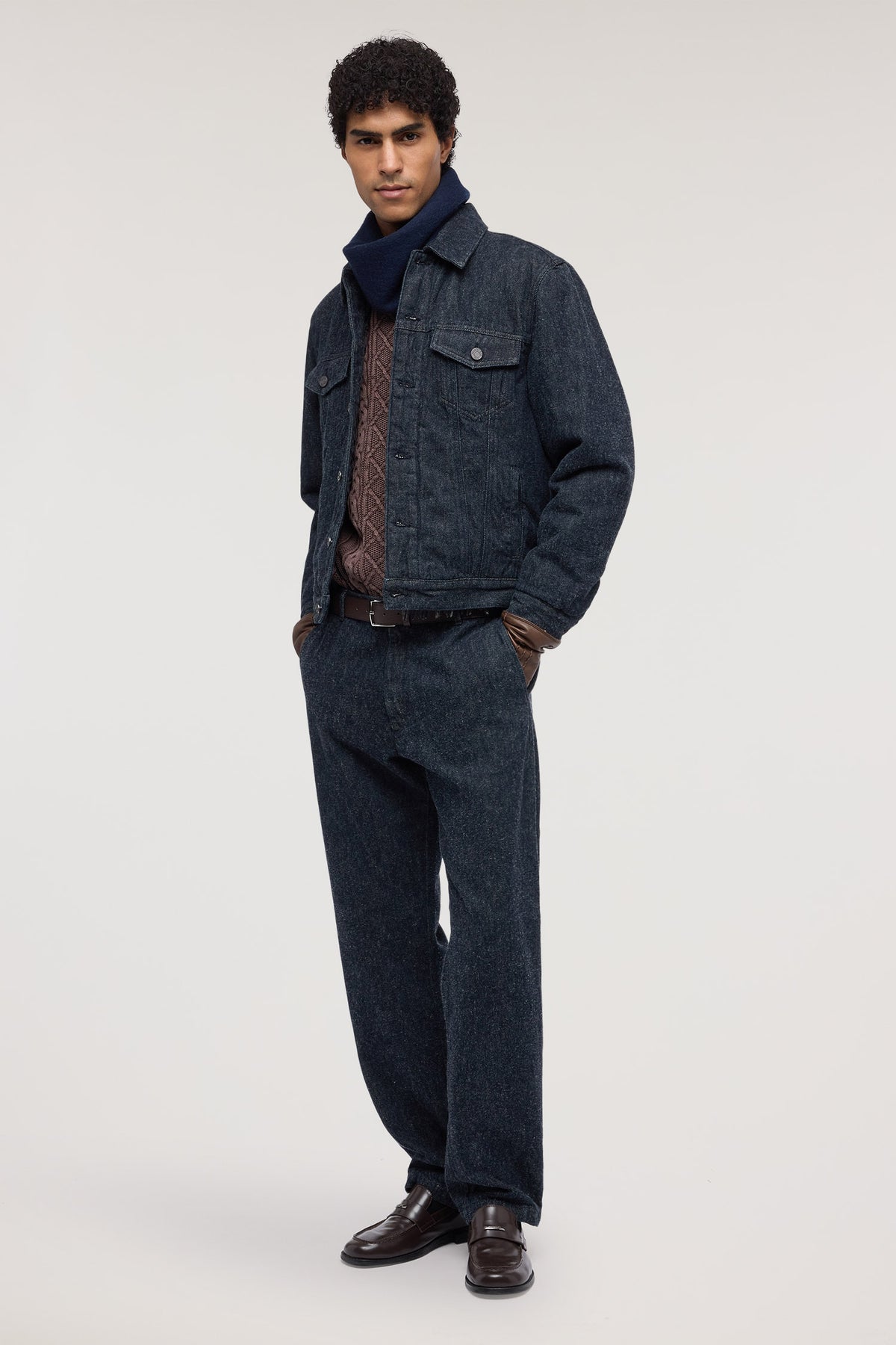 Jeans Regular 302 in denim bottonato cardato 2|3ee1a972e088b9debafb28bdddc569914227ff3bb20baf2118f15d5313cf3555