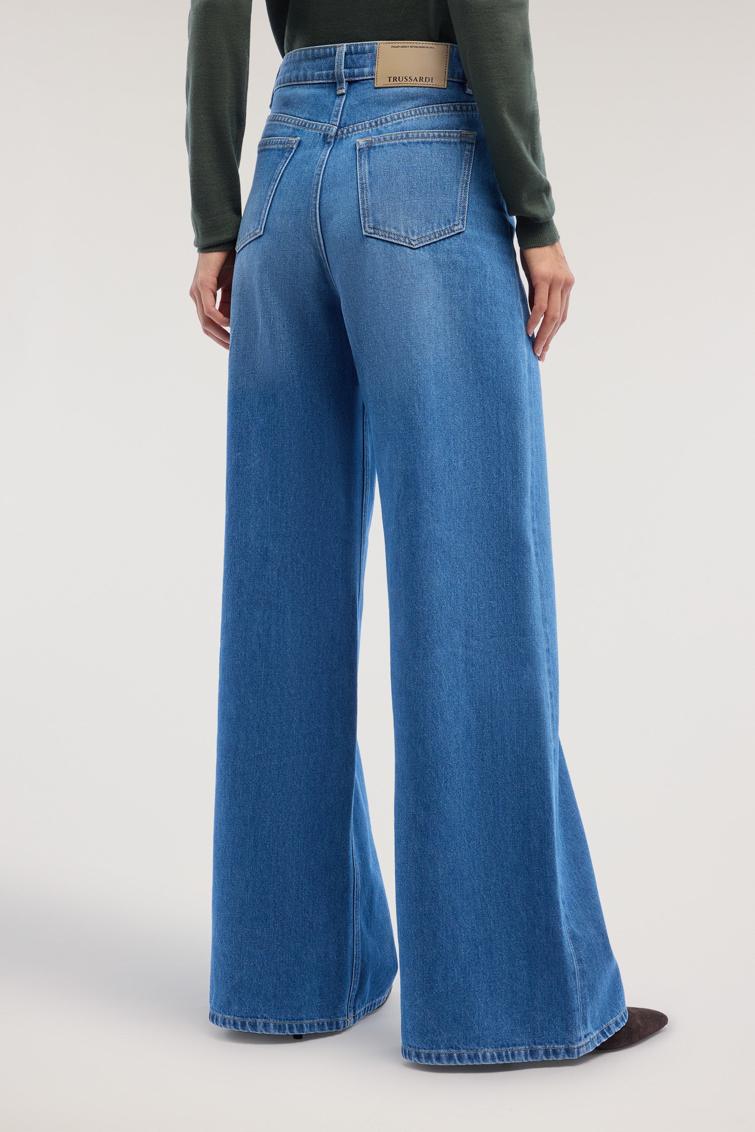 Jeans Wide in denim stonewashed 2|5edb0e73f41ff7f3379b640b06bf7d025e830cd092ae900d08fa48c72dc2daf1