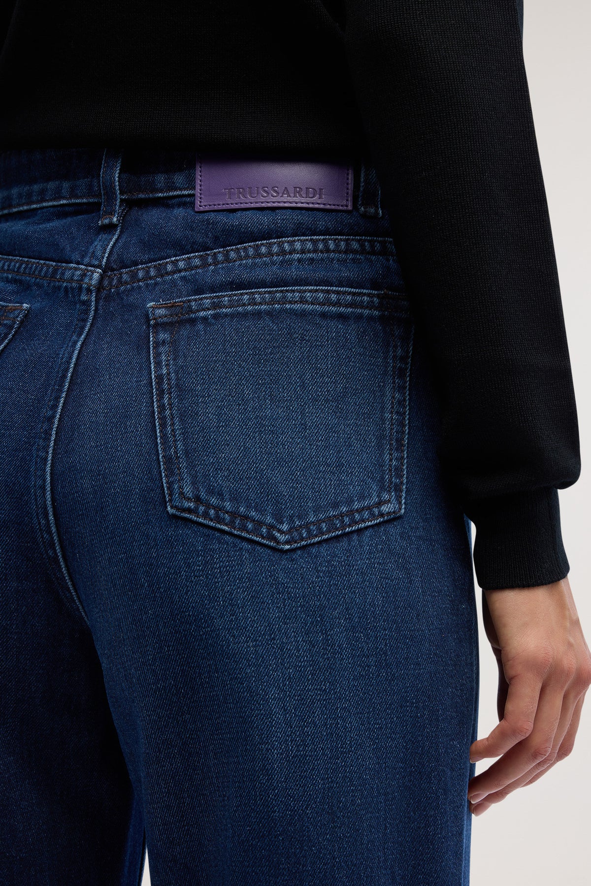 Jeans Flare in denim stonewashed con baffi 4|4304afdcc1c44c76806f3e7936956224768f06dd28a5a0227a8883ee7aa9e4c0
