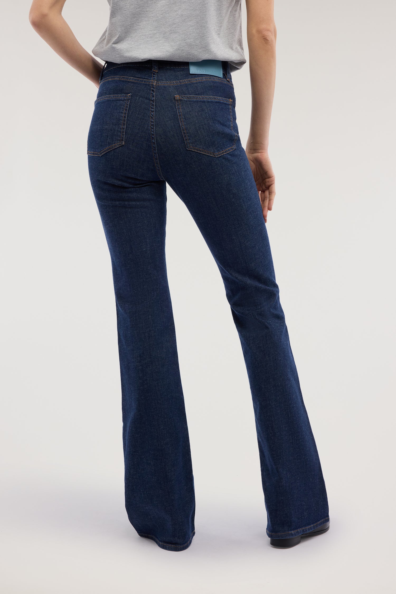 131 Flare – Jeans in Denim Comfort 2|3e02f9b4961ccce6f50bb5957a86636b1e92a9f37cd95268a21d10fb246d6a8f