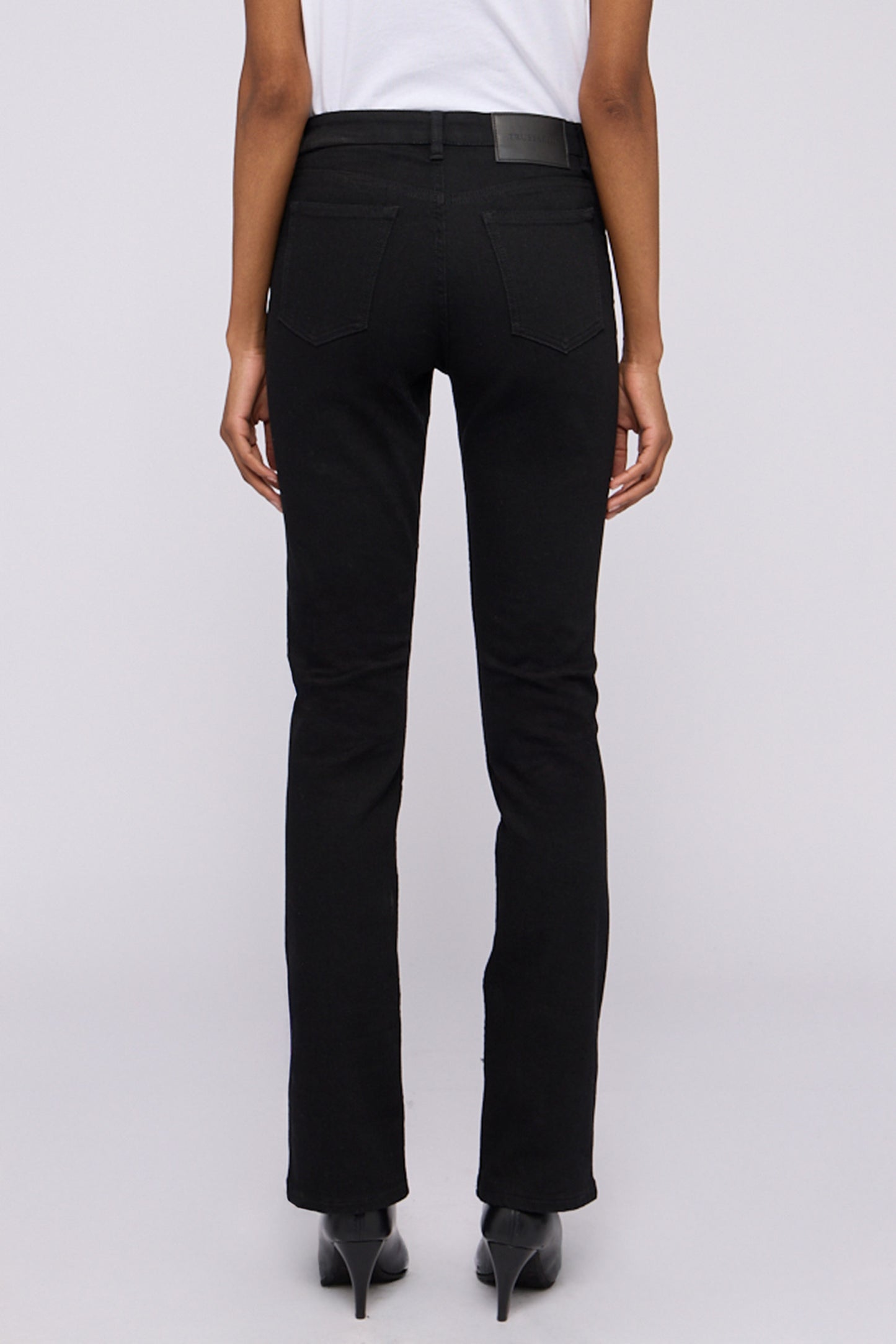 Jeans Slim 130 in denim rinse 2|129d2698ddc0617acdfcd5a90947e07ffa0e7be120322ffe0c48e945e9f81fa7