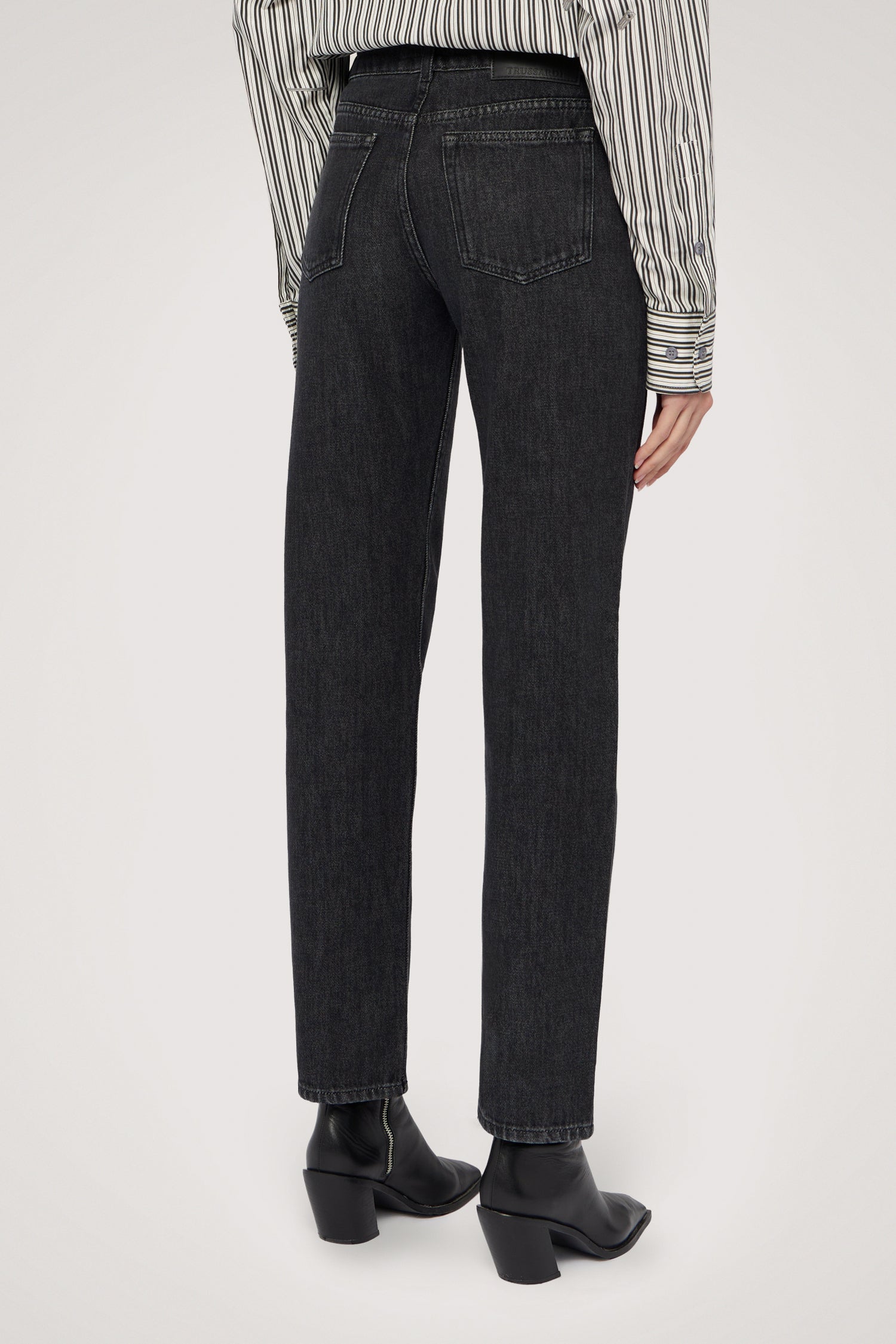 Jeans Straight 190 THE ESSENTIAL in denim stonewashed 2|09f1553bffe053a9c234f4d7f0b54bbb2f9b69a309d74d4b2a6b120a452655b2