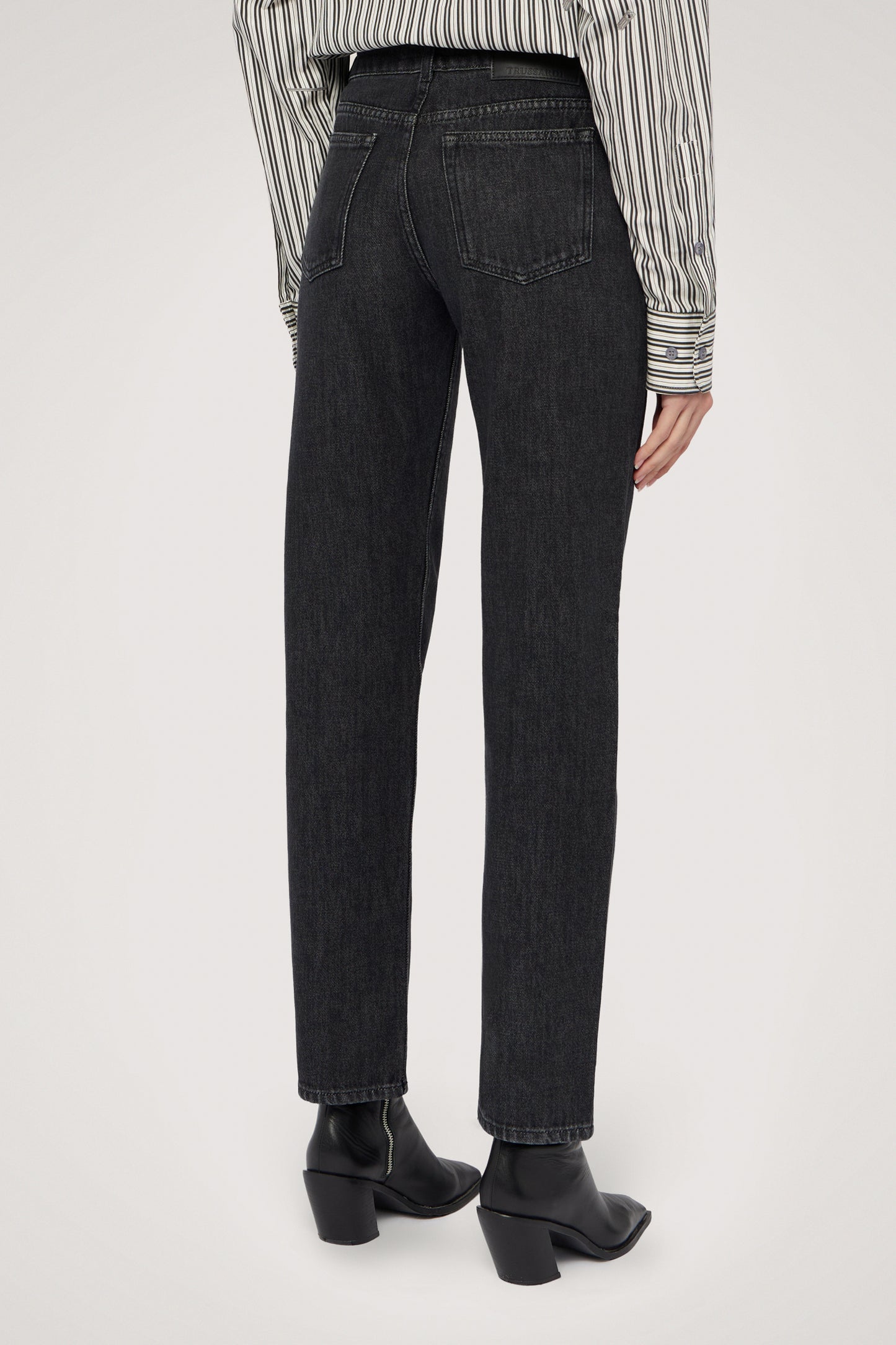 Jeans Straight 190 ESSENTIAL in denim stonewashed 2|09f1553bffe053a9c234f4d7f0b54bbb2f9b69a309d74d4b2a6b120a452655b2