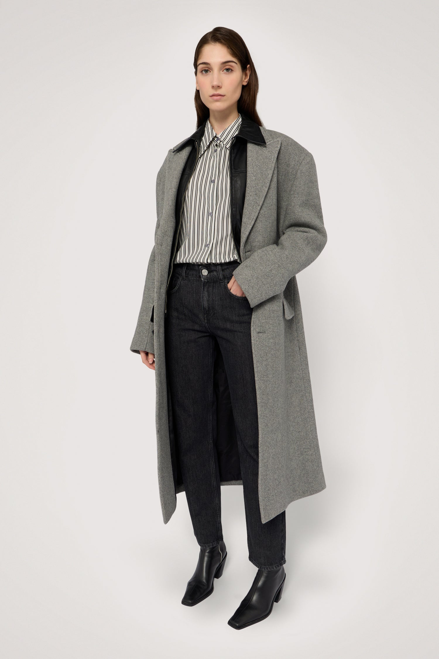 Jeans Straight 190 THE ESSENTIAL in denim stonewashed 4|af2e9ab2c7447abac4bc585fb6e6bcee167bb9c2e0a4ee97ac6e6072a9099a8a