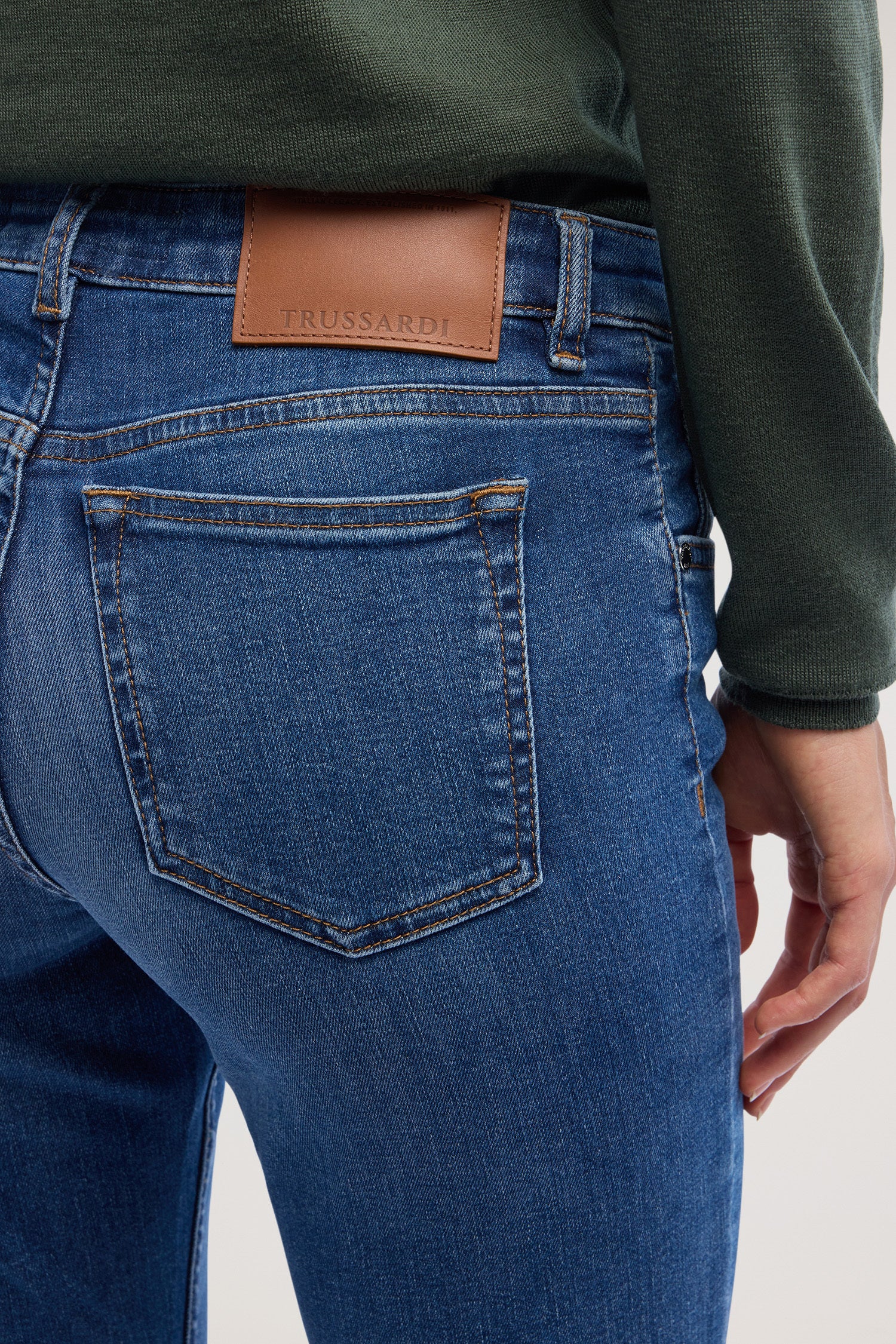 Jeans Straight 130 CLASSIC in denim stonewashed 2|4530c8d2348a6fe2e5a9800c224b2a1de468837fde796d91b81434733493e48b