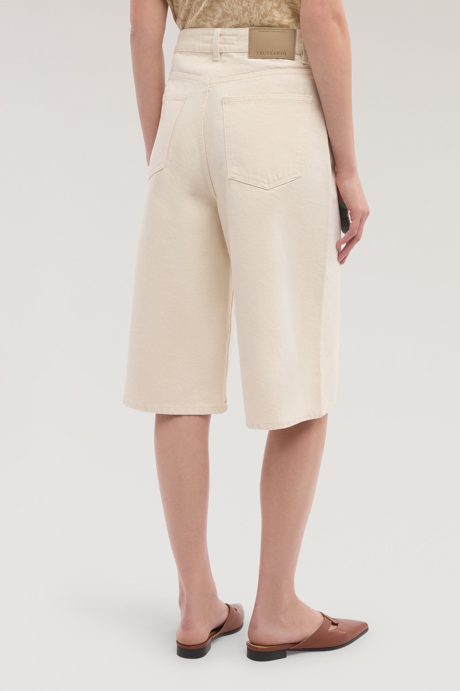 Bermuda ampi in bull 2|3dcae3217cdc63c3b78501295fd045164928c9cff5232ee9c297ccd029fdc502