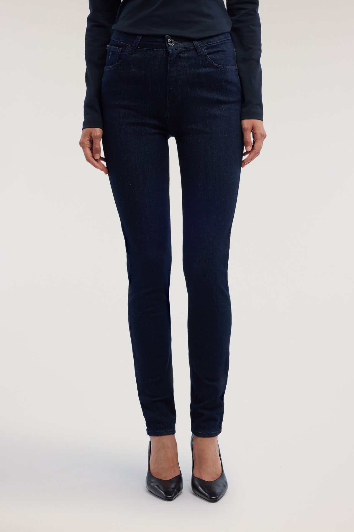 105 Skinny - Jeans in Denim Rinse 2|64824c8baffeca5b96e1884f5f963ae5abc84ee5f8796327c2a292a2a691a4ee