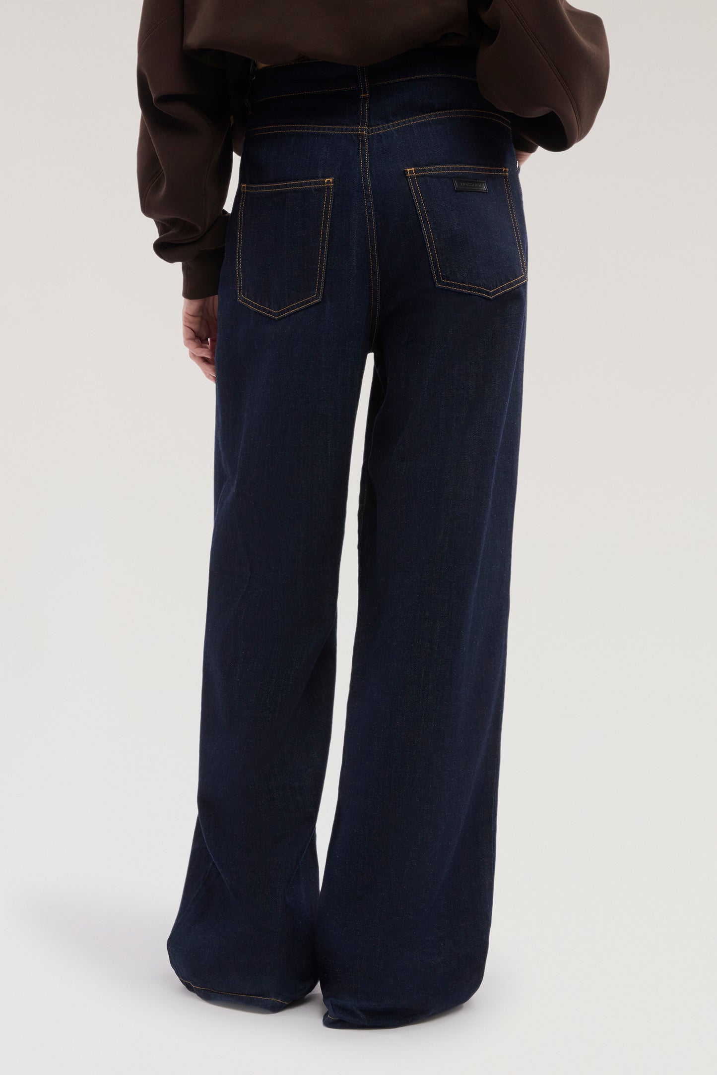 Wide – Jeans in Denim Leggero 2|175ee9b93315ac85e6d6a00d80072dc6e9ce12e283d1e6e3e81c875c860bb84c