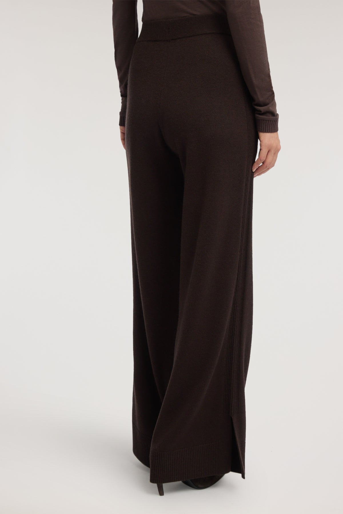 Pantalone palazzo in maglia misto cashmere 4|d74103906ad7450a29f91a3036c332b3a3e456aa2403ebe86d667c3018e464a3