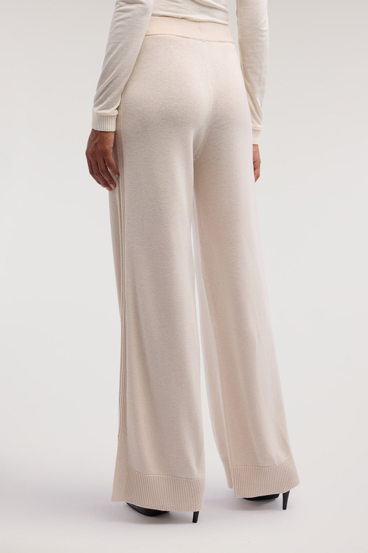 Pantalone palazzo in maglia misto cashmere 4|8eeed609e38dd5ef45a5a90a5ccd1f5ee071cd9bfbac4b5345393c9c7d226a36