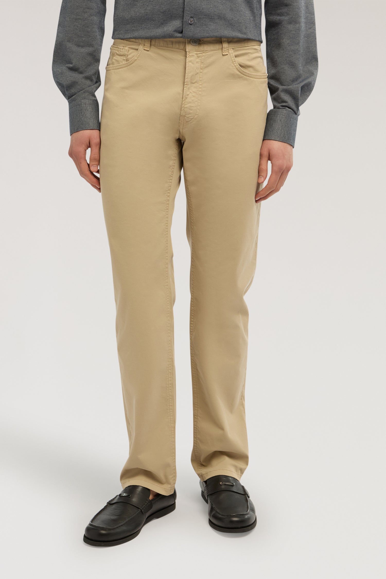 5 tasche Regular 380 ICON in gabardina leggera 1|ef09160e92a50567eb46f7aaf13daef5ab09b6074531979520cb411508dc525e