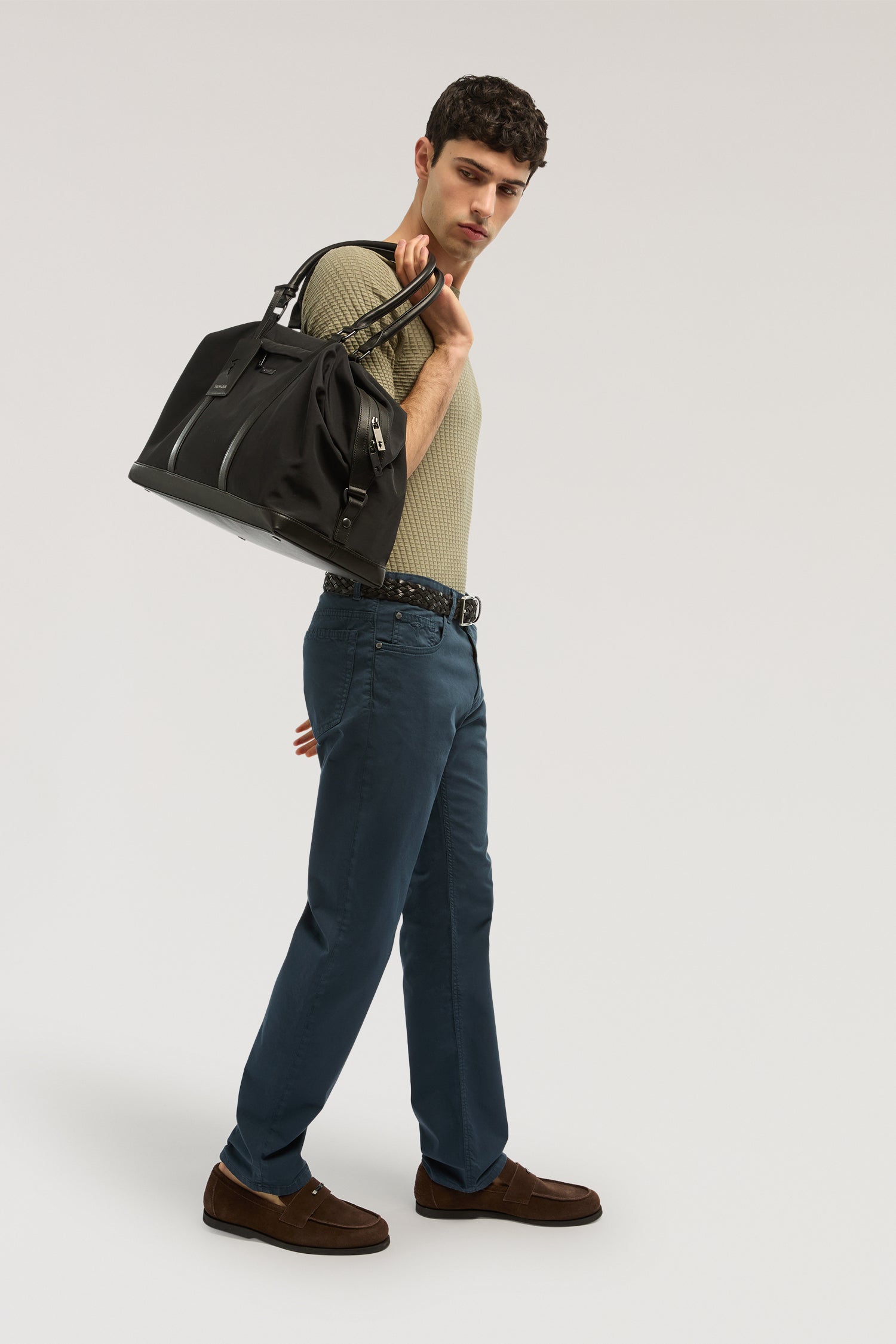 5 tasche Regular 380 ICON in gabardina leggera 3|e987cb4fd9522355a0611e9a75983eb424852027d1ab8a34899cd5b6838a44b5