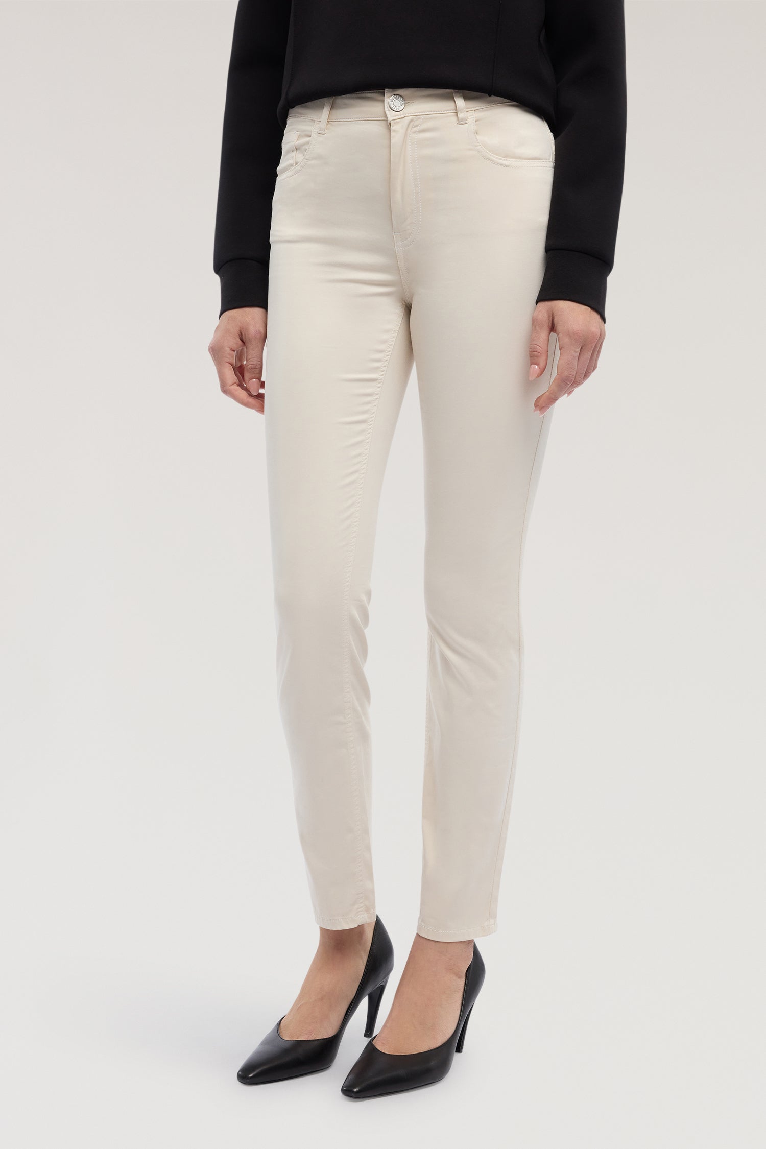 5-pocket The Skinny 105 in satin leggero  1|6381faa0a81682151063261ab458998678a366569d8fa382f36fd5b108a0f540
