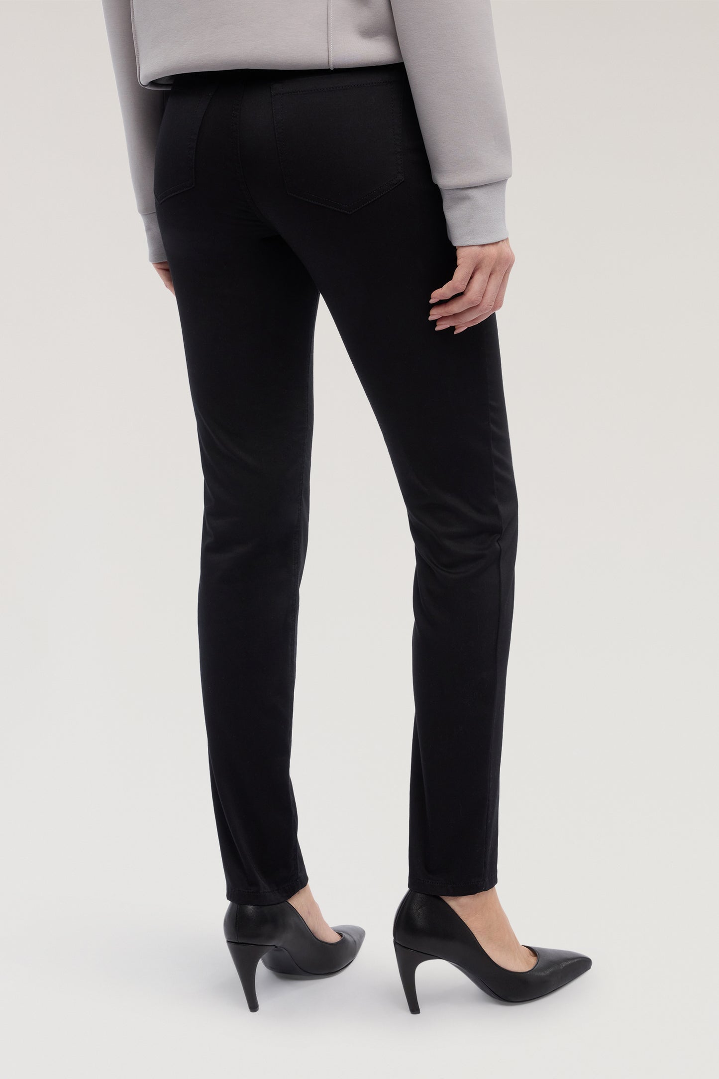 5-pocket The Skinny 105 in satin leggero  3|6930491ca91349783a90894b21bfddf9b3825b67eedf99b4eda5b85f09cb90be